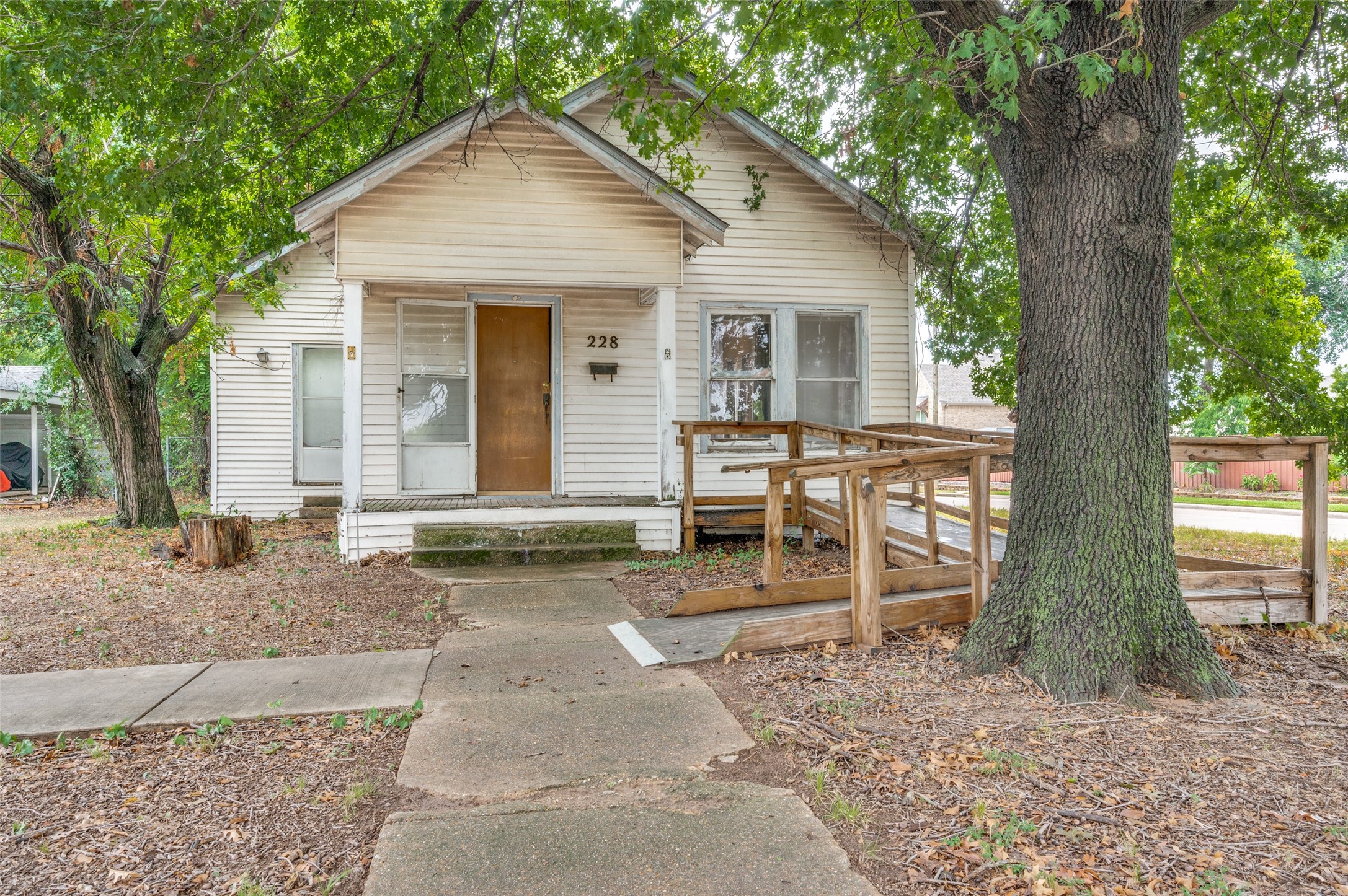 228 W 7th Street Irving TX 75060