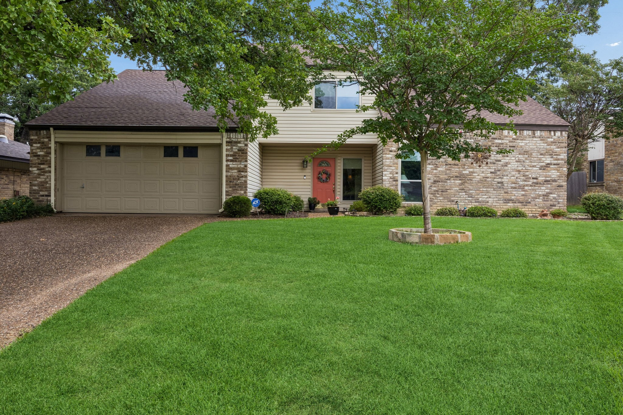 2709 Hedgeway Drive Arlington TX 76016
