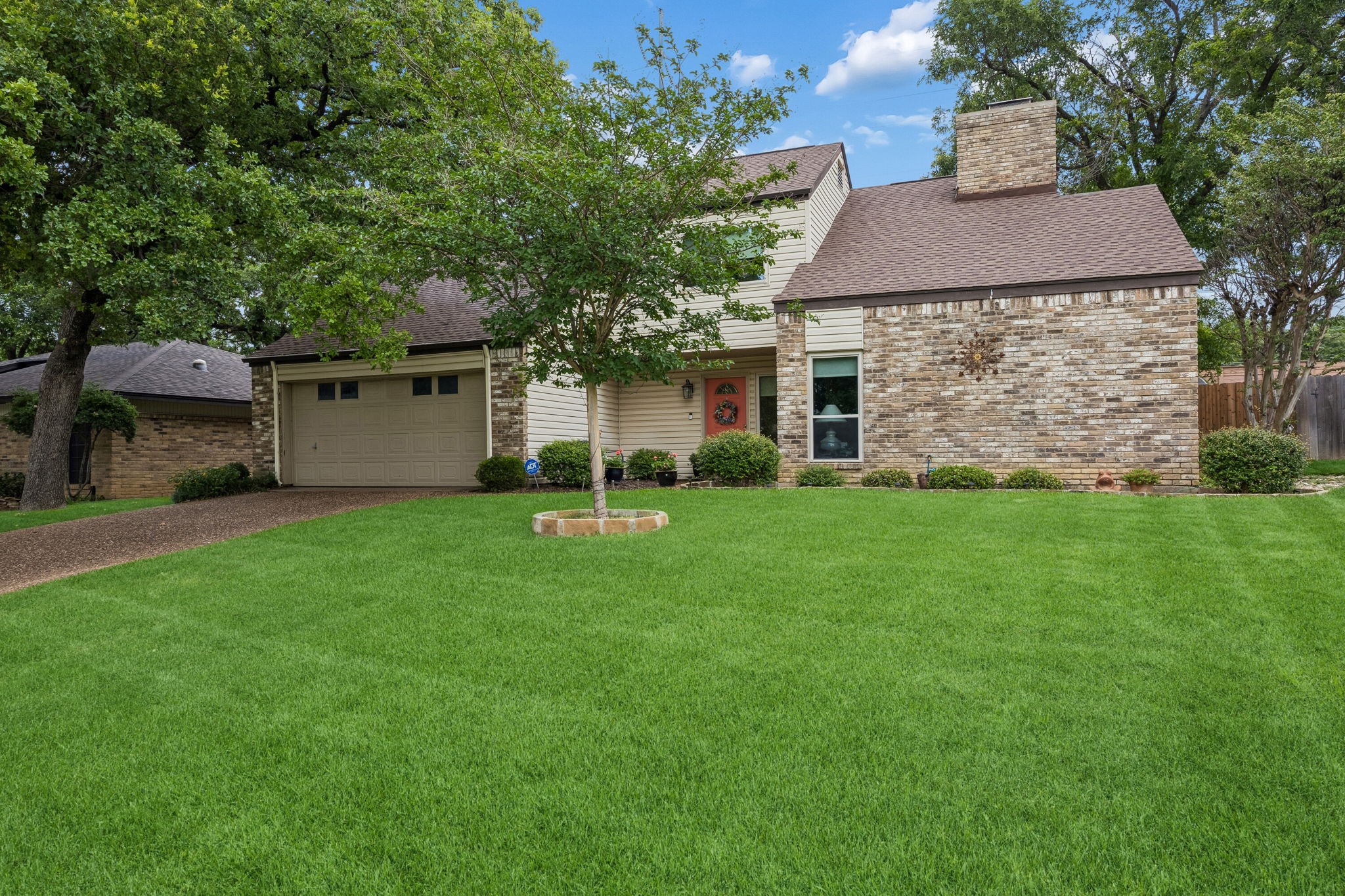2709 Hedgeway Drive Arlington TX 76016