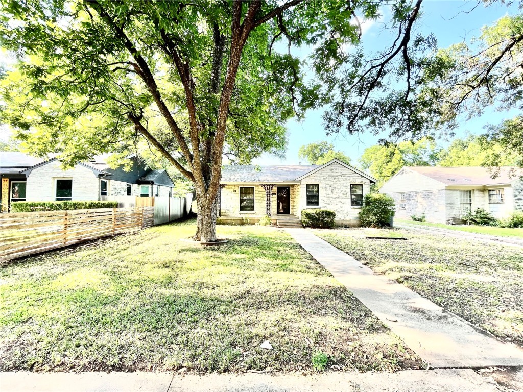 1119 Engle Avenue Dallas TX 75224