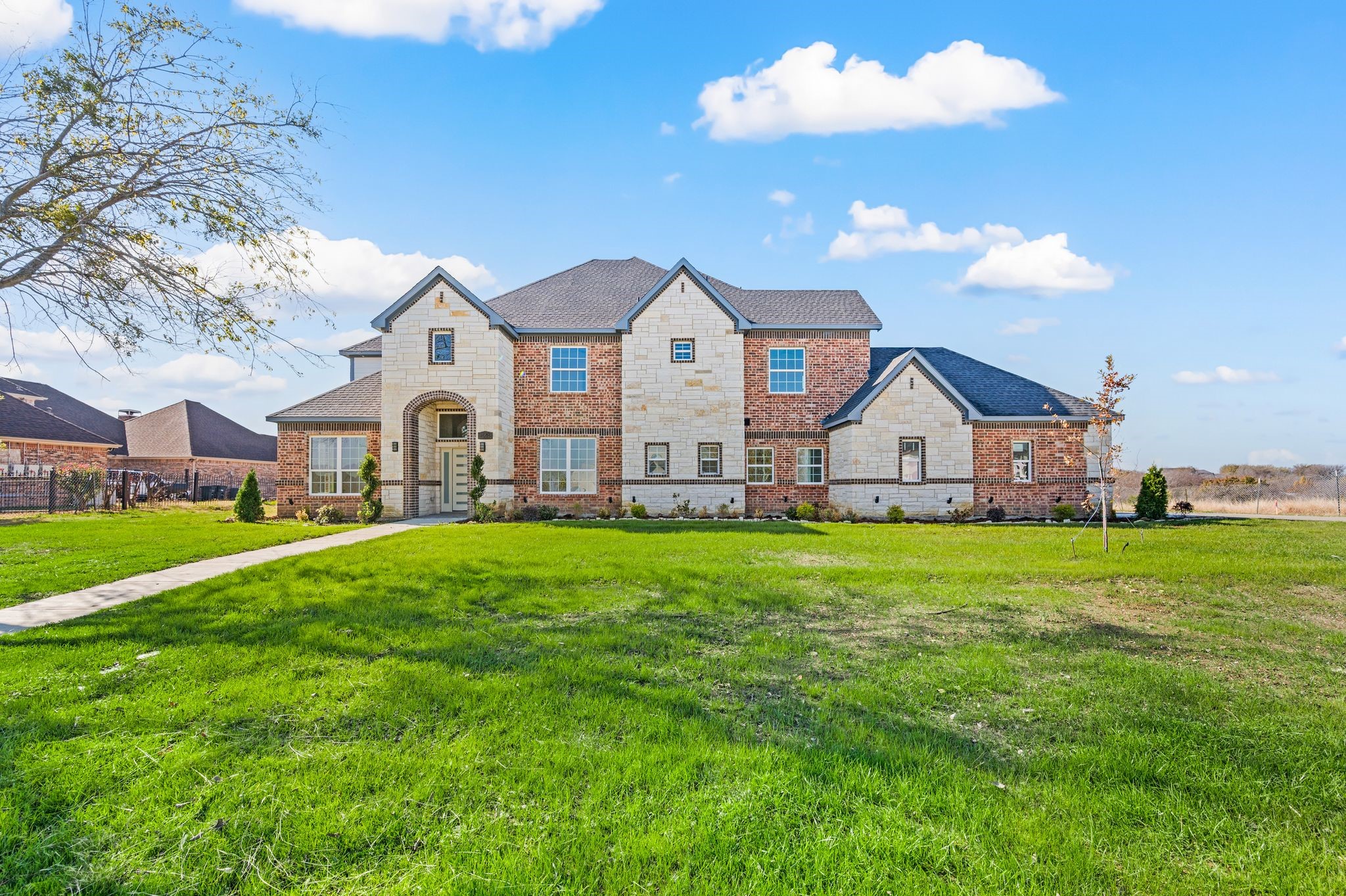 828 Mallard Pointe Drive Grand Prairie TX 75104