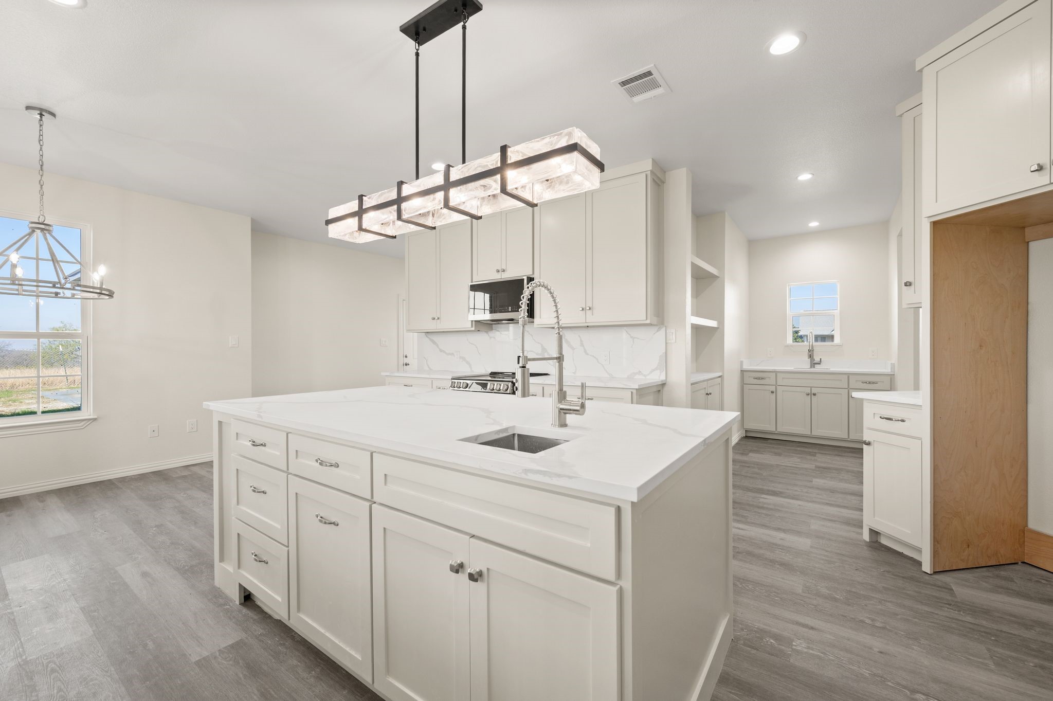828 Mallard Pointe Drive Grand Prairie TX 75104