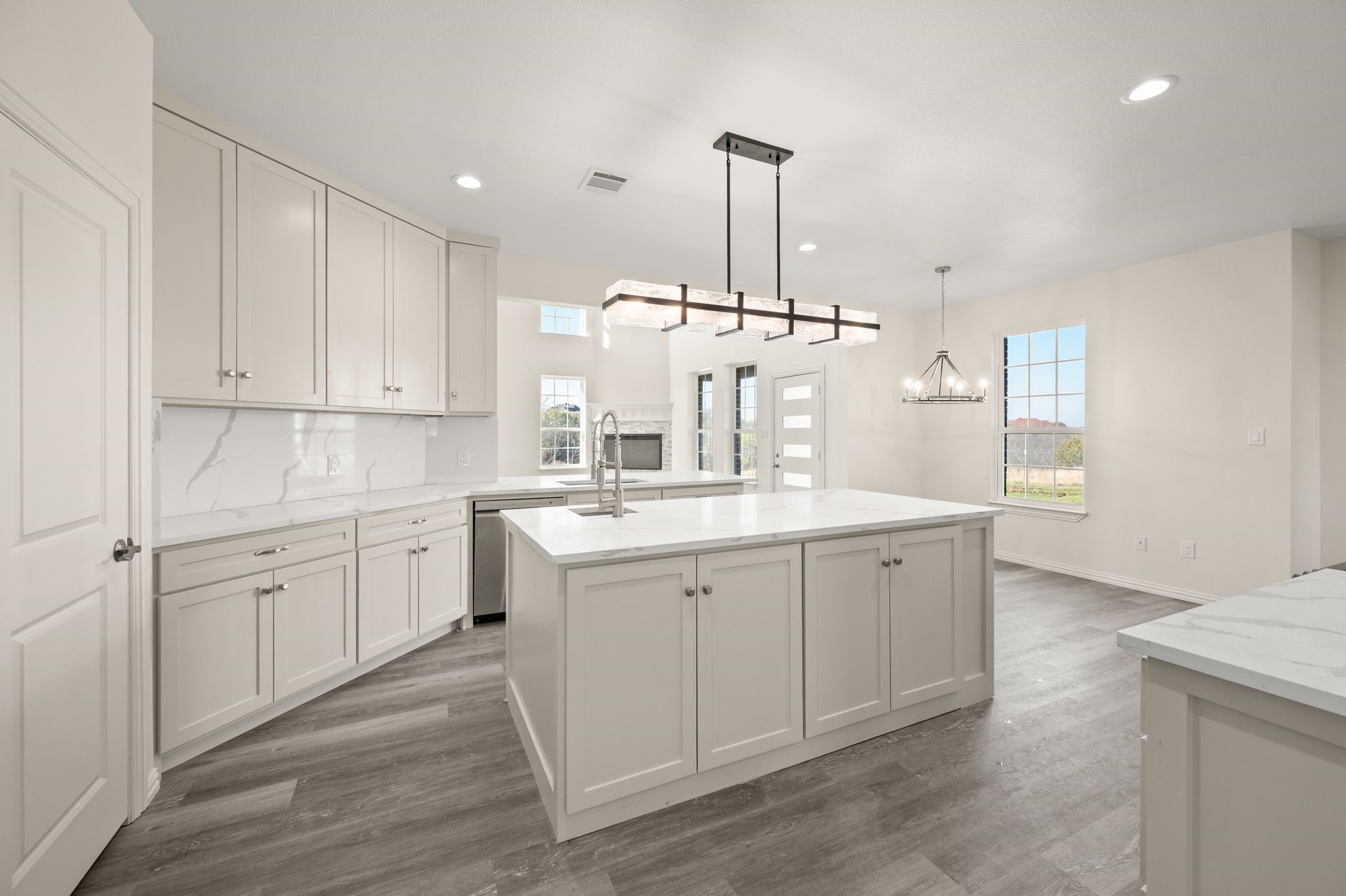 828 Mallard Pointe Drive Grand Prairie TX 75104