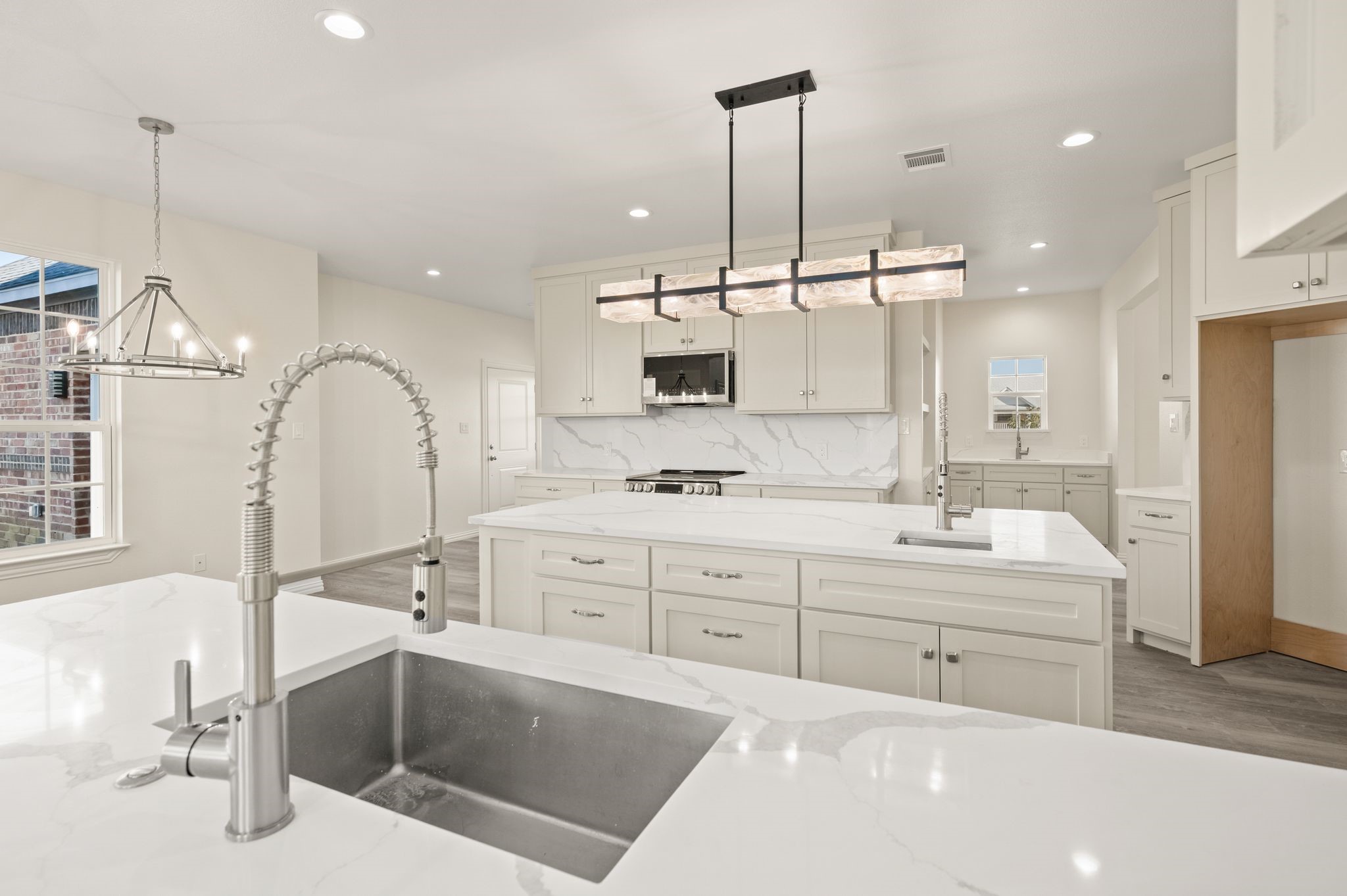 828 Mallard Pointe Drive Grand Prairie TX 75104