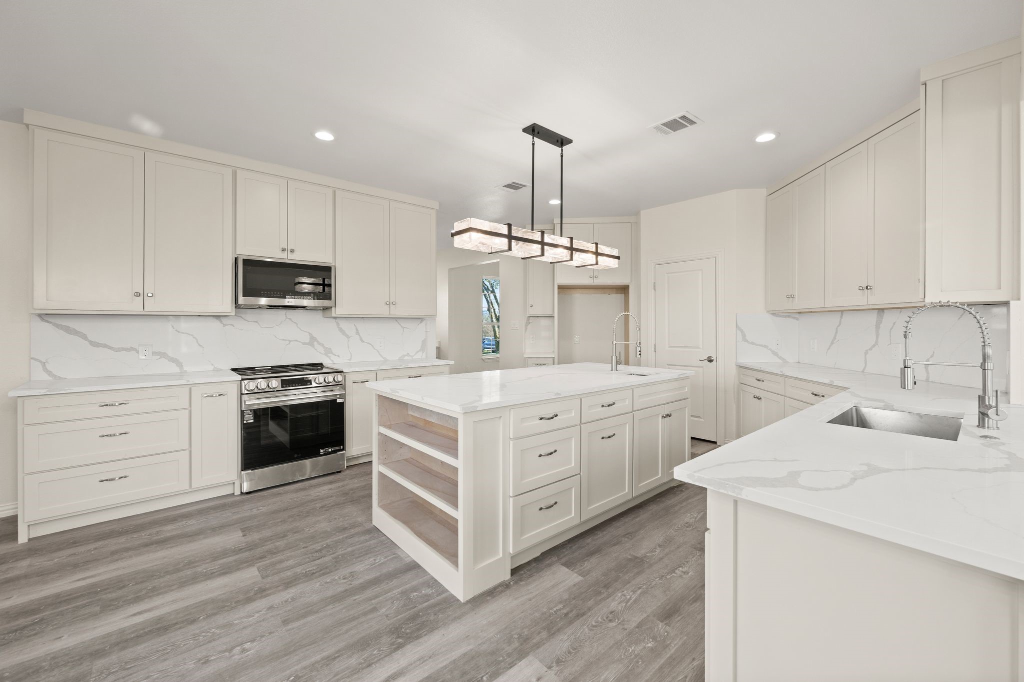 828 Mallard Pointe Drive Grand Prairie TX 75104
