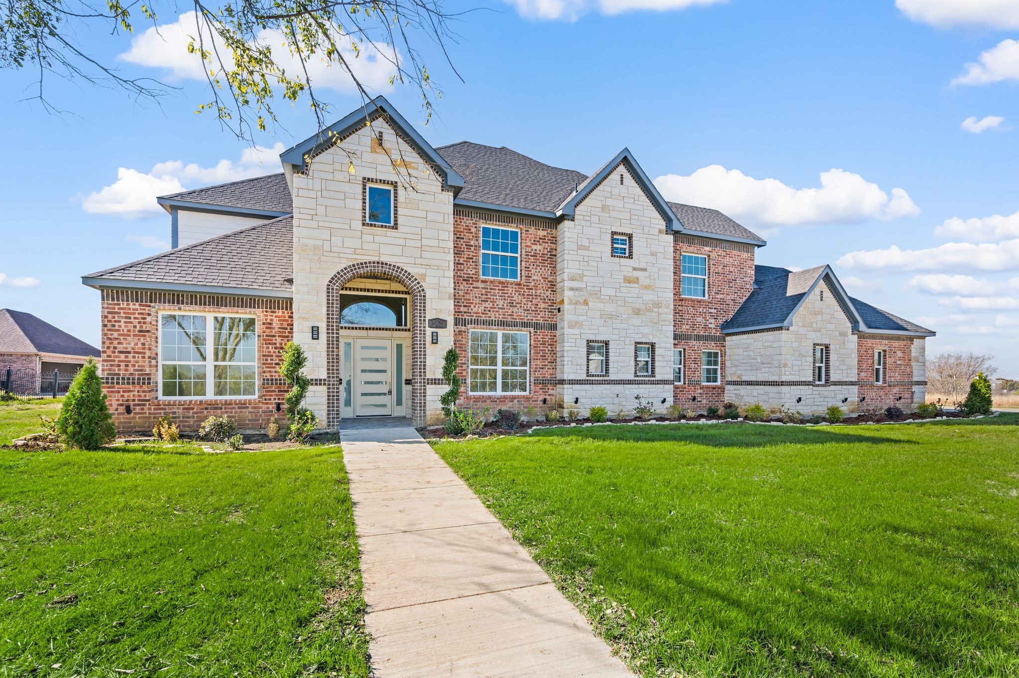 828 Mallard Pointe Drive Grand Prairie TX 75104