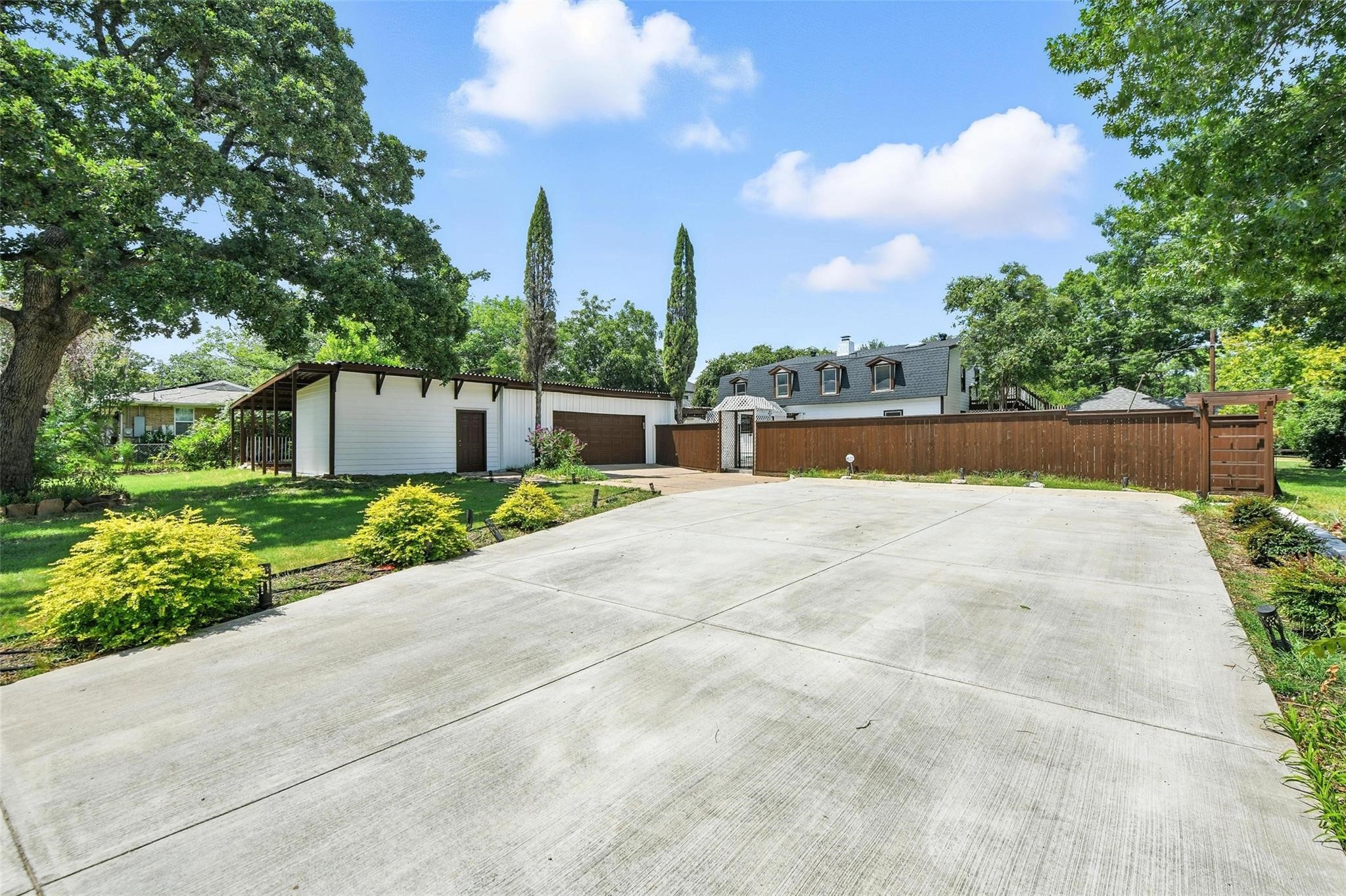1323 Dublin Street Grapevine TX 76051