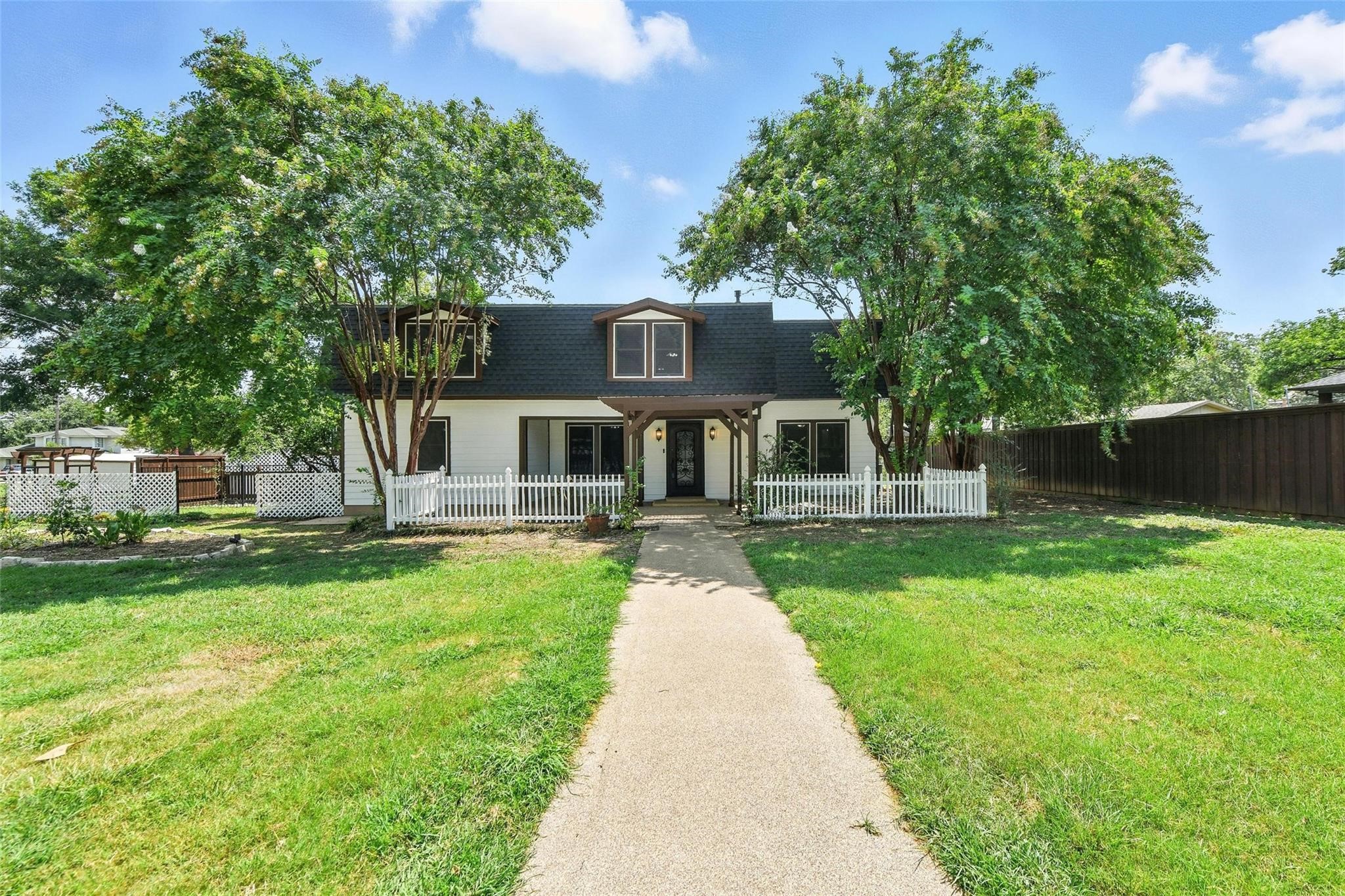 1323 Dublin Street Grapevine TX 76051