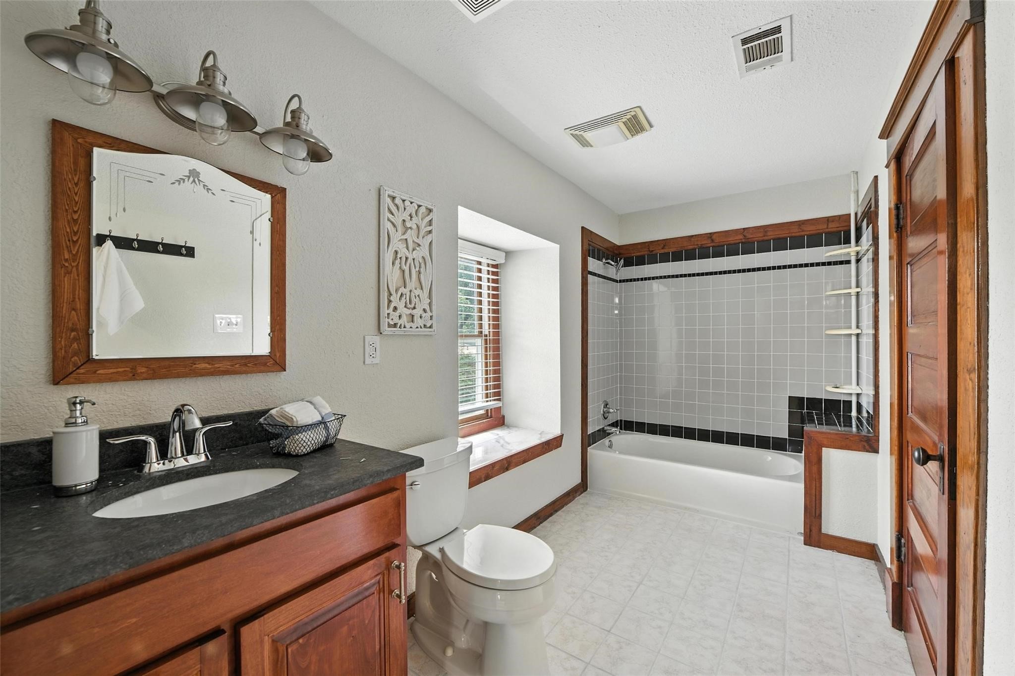 1323 Dublin Street Grapevine TX 76051