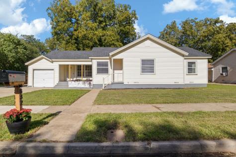 832 Featherston Street Cleburne TX 76033