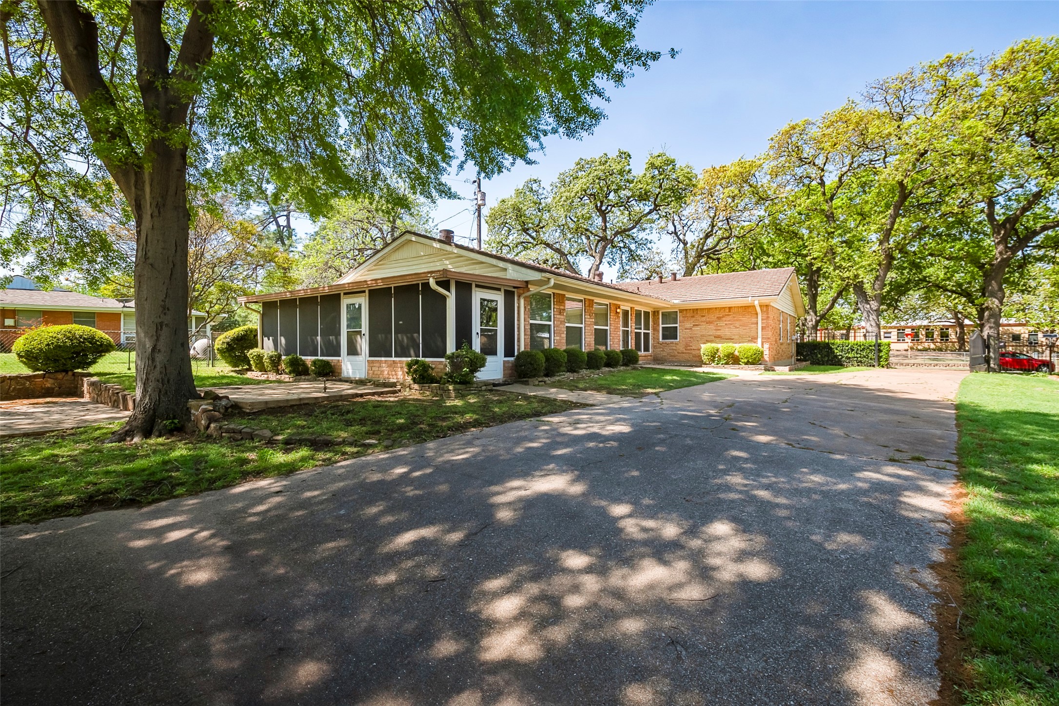 818 Westbrook Drive Irving TX 75060