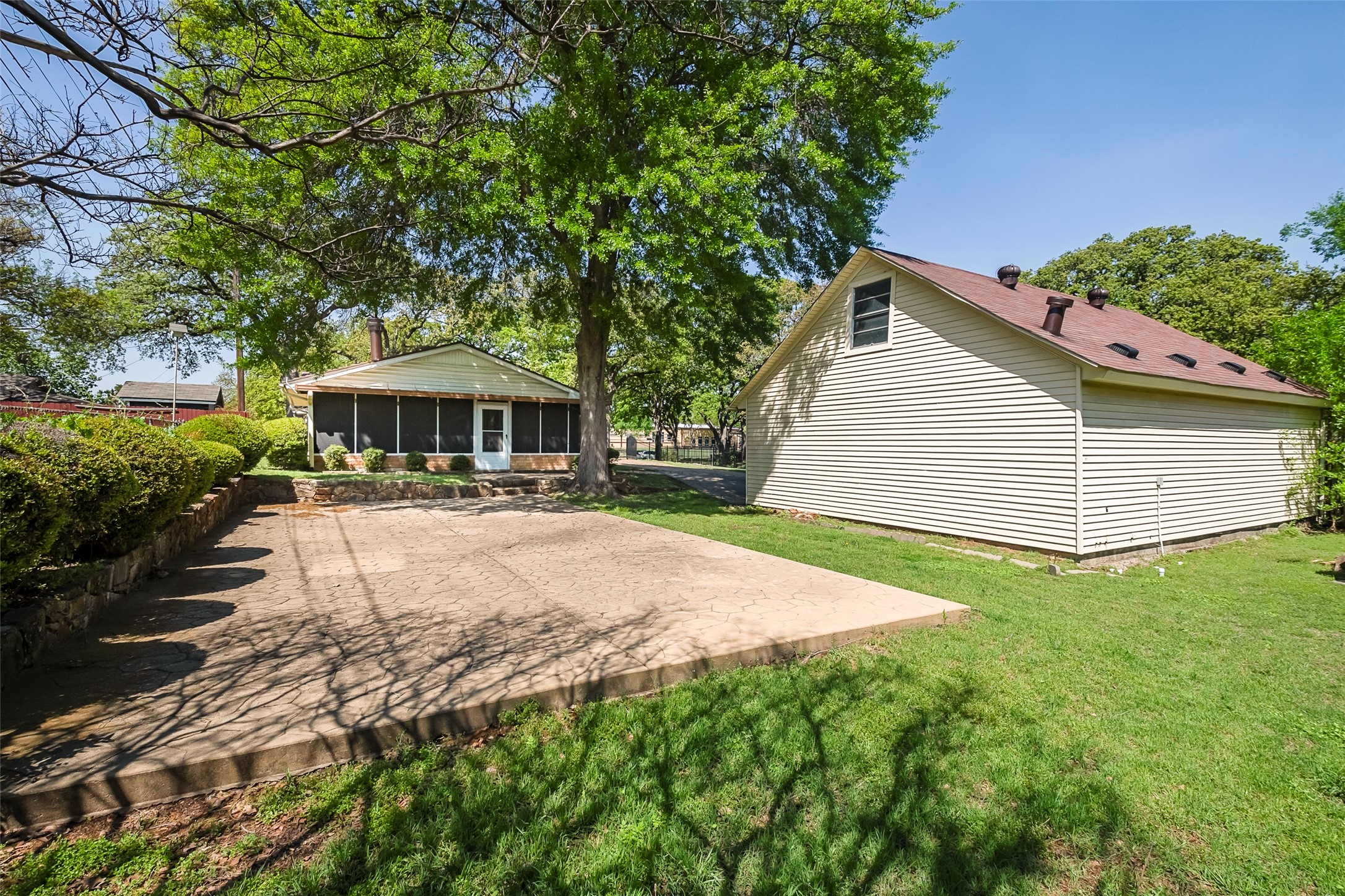 818 Westbrook Drive Irving TX 75060