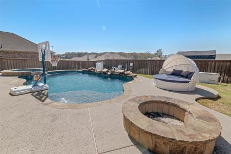 2006 Maxwell Court Aubrey TX 76227