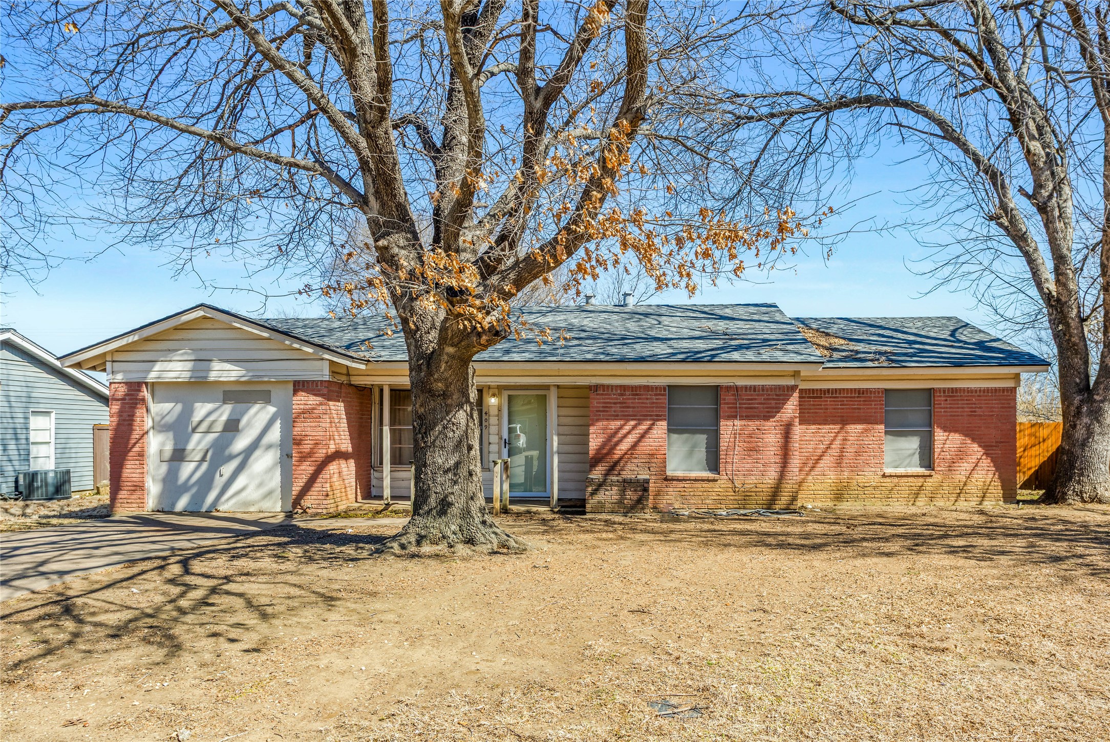 409 Hillcrest Street Mansfield TX 76063