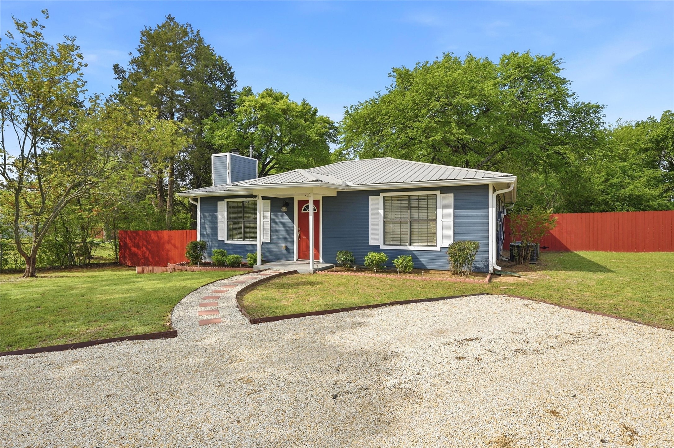 108 San Chez Drive Lake Kiowa TX 76240