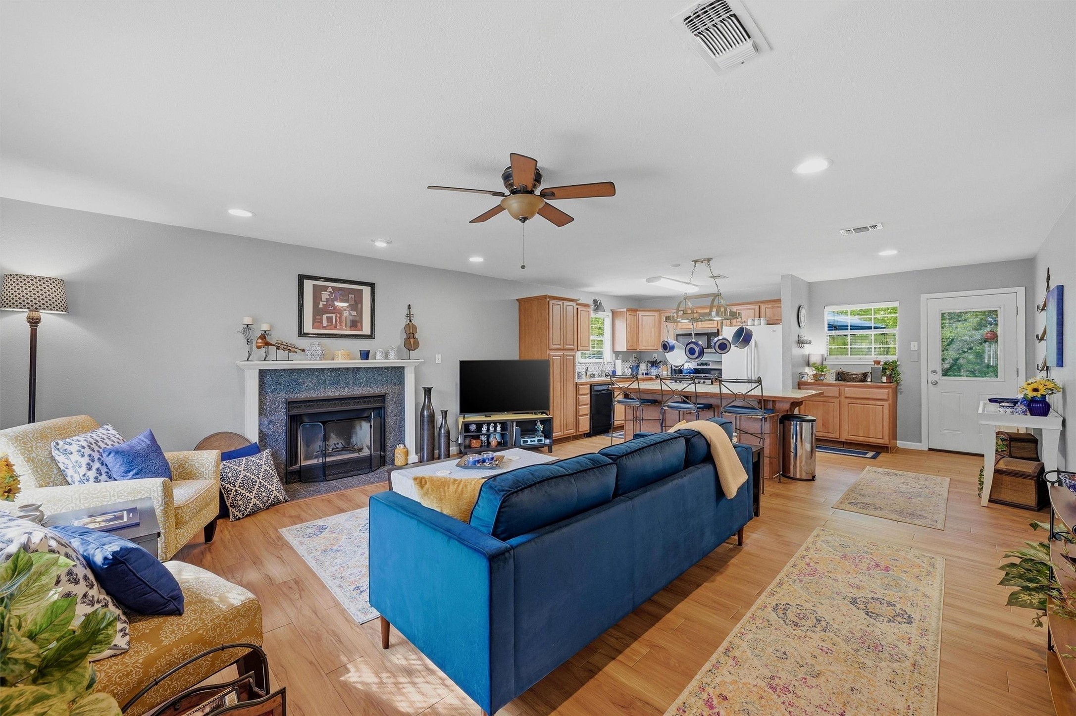 108 San Chez Drive Lake Kiowa TX 76240