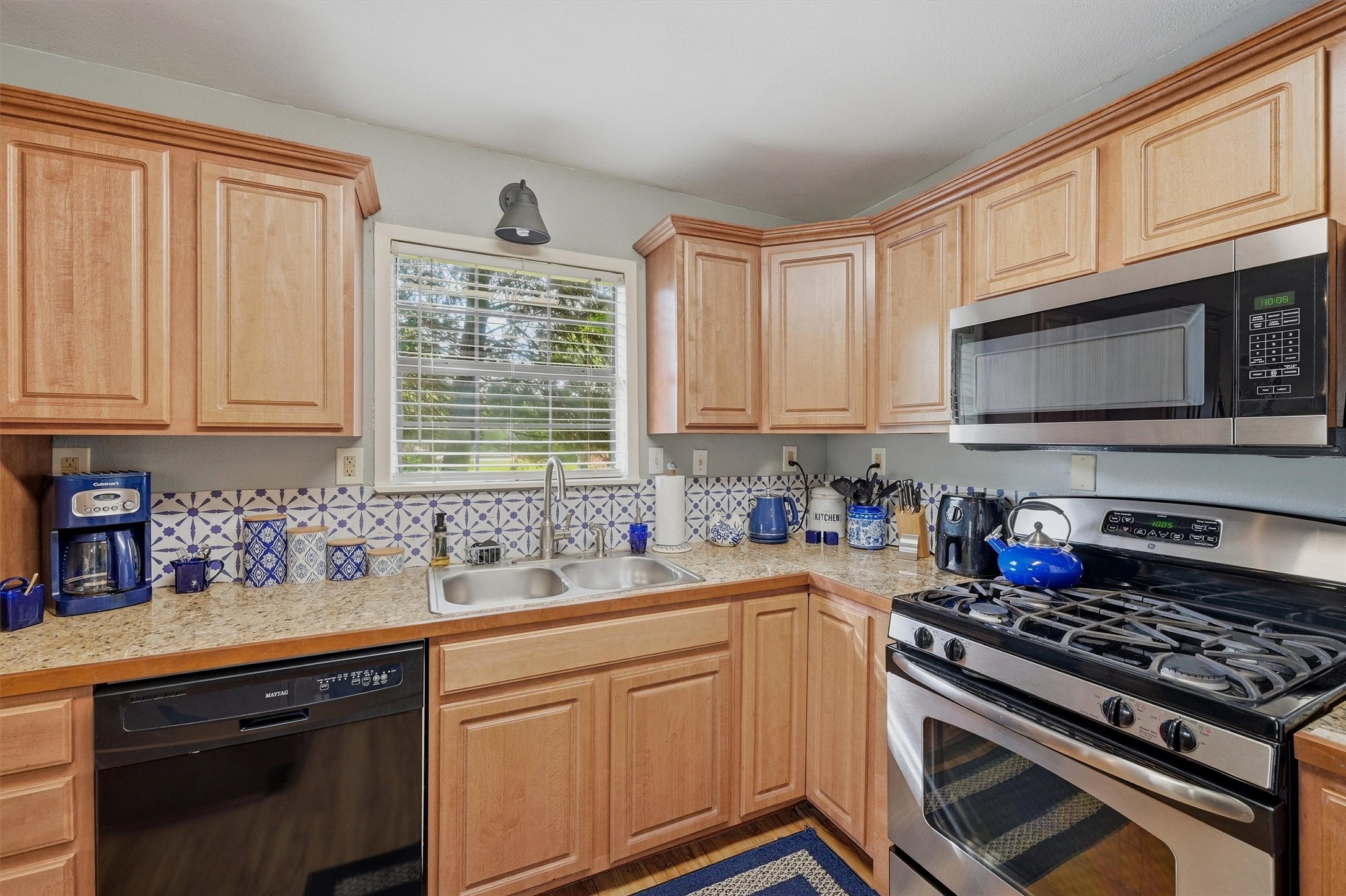 108 San Chez Drive Lake Kiowa TX 76240