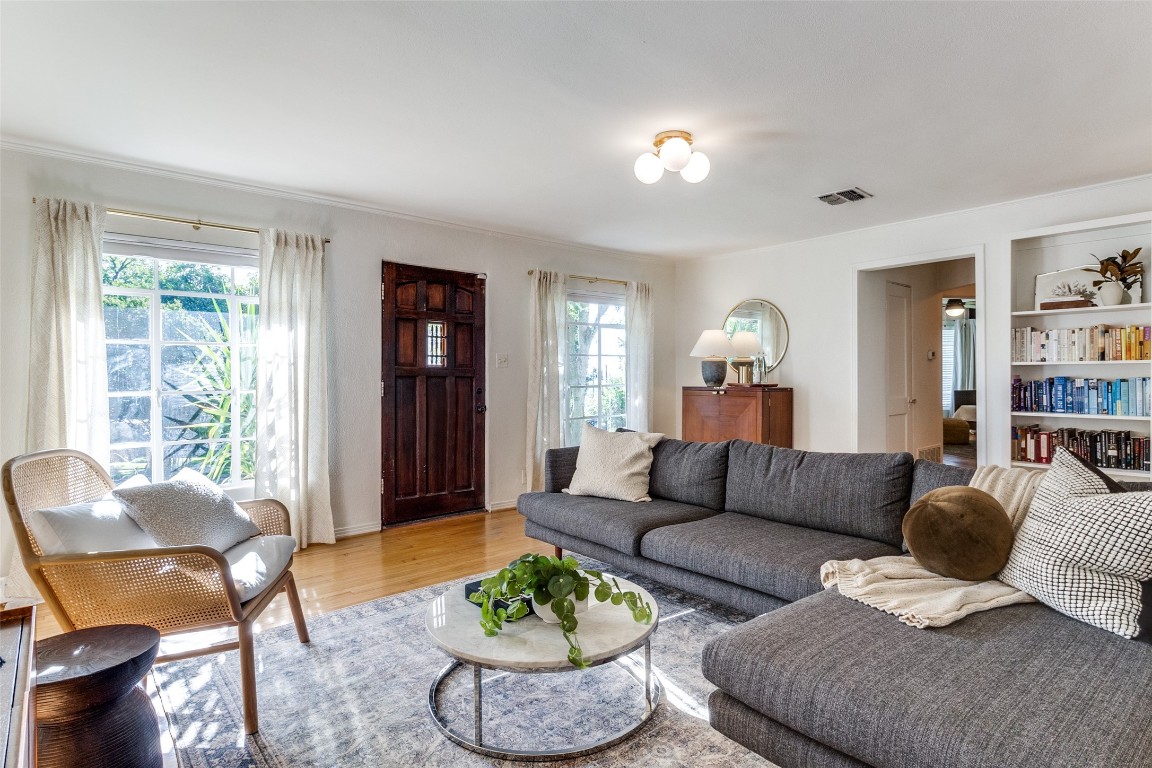 6935 Vivian Avenue Dallas TX 75223