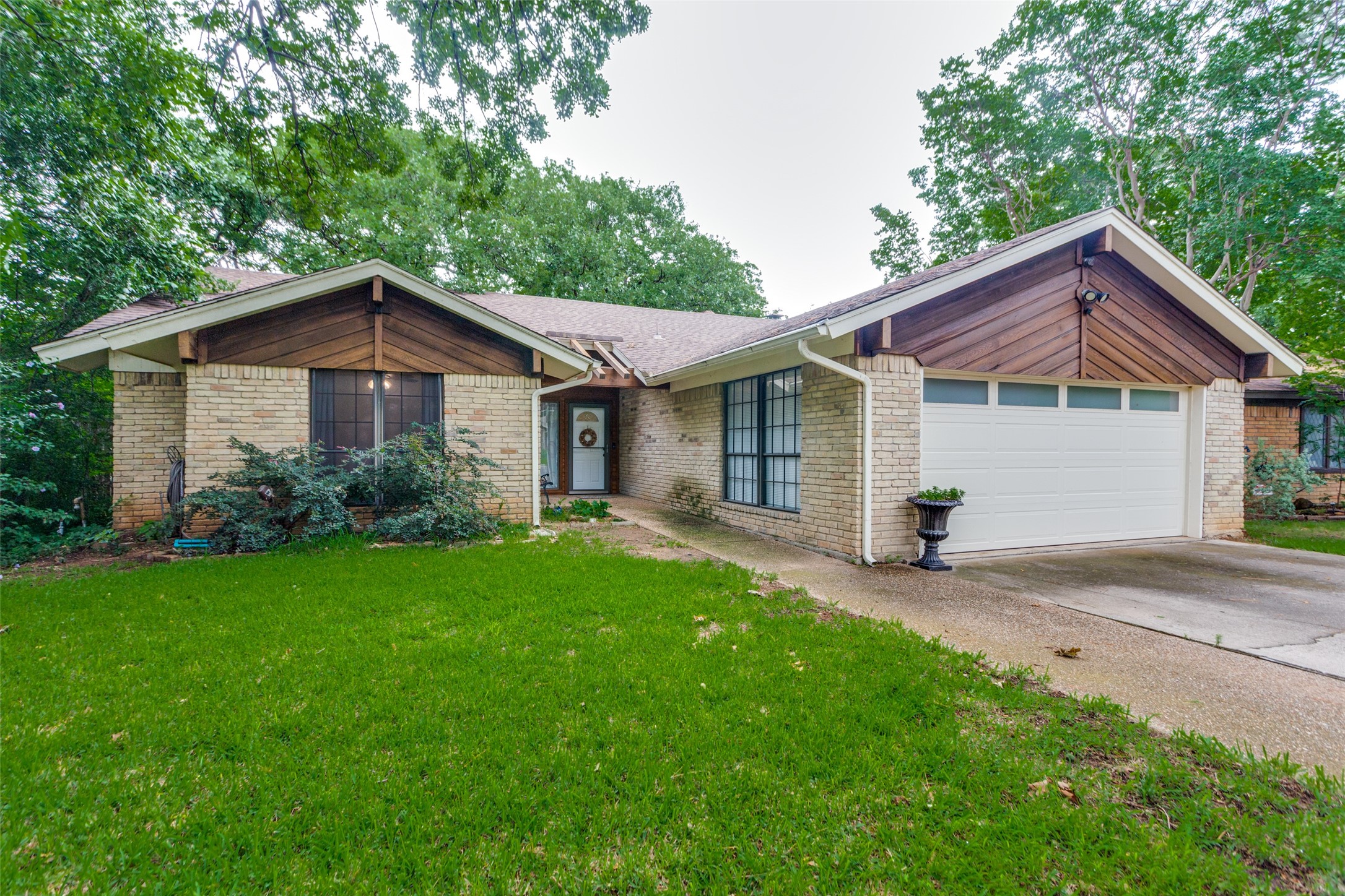 5411 Parliament Drive Arlington TX 76017
