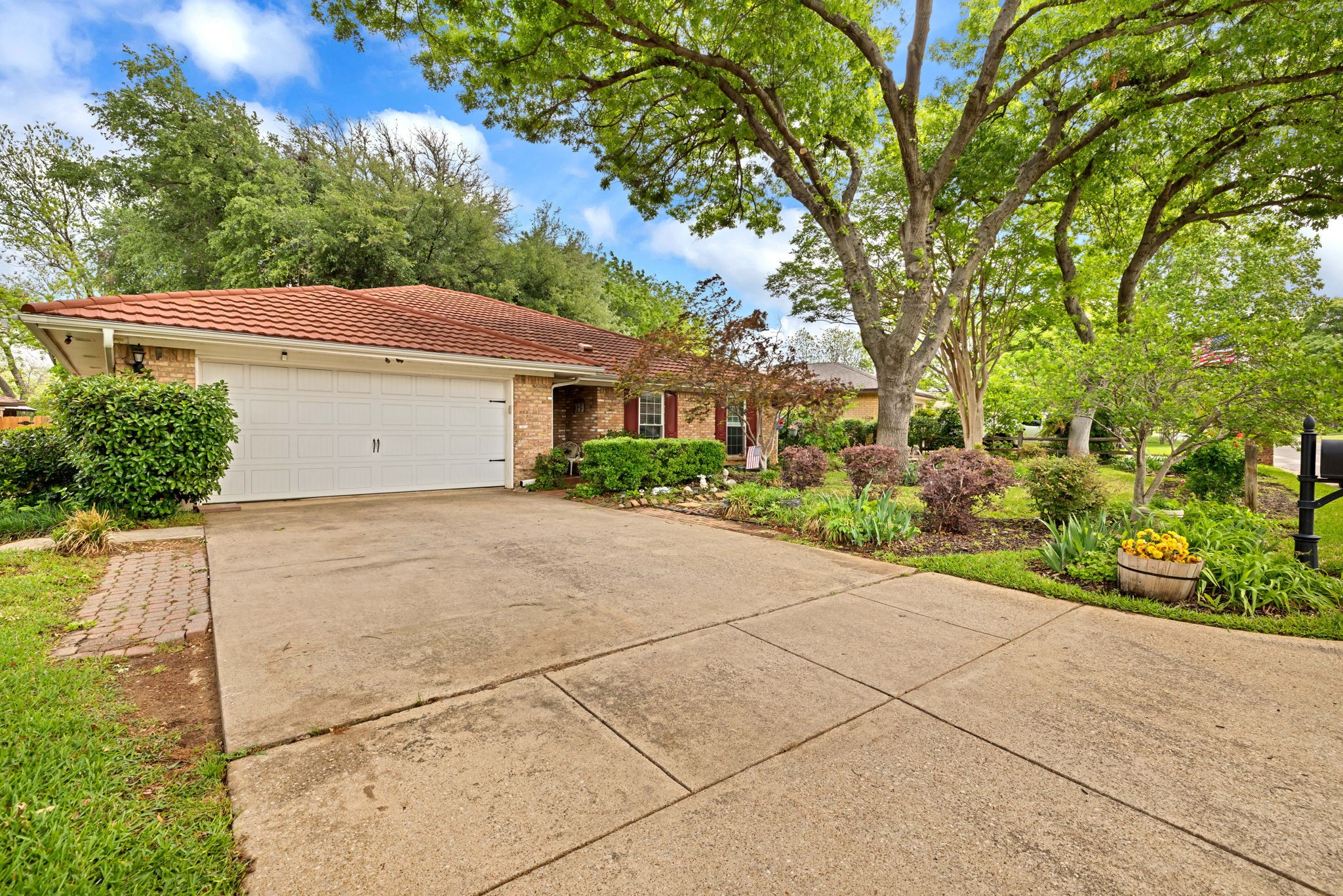 1823 Ridgebrook Drive Arlington TX 76015