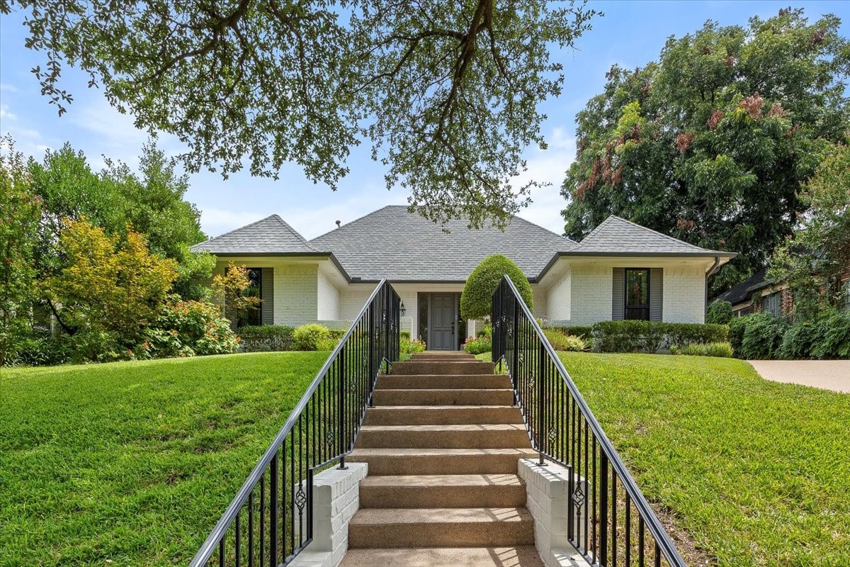 2417 Winton Terrace W Fort Worth TX 76109