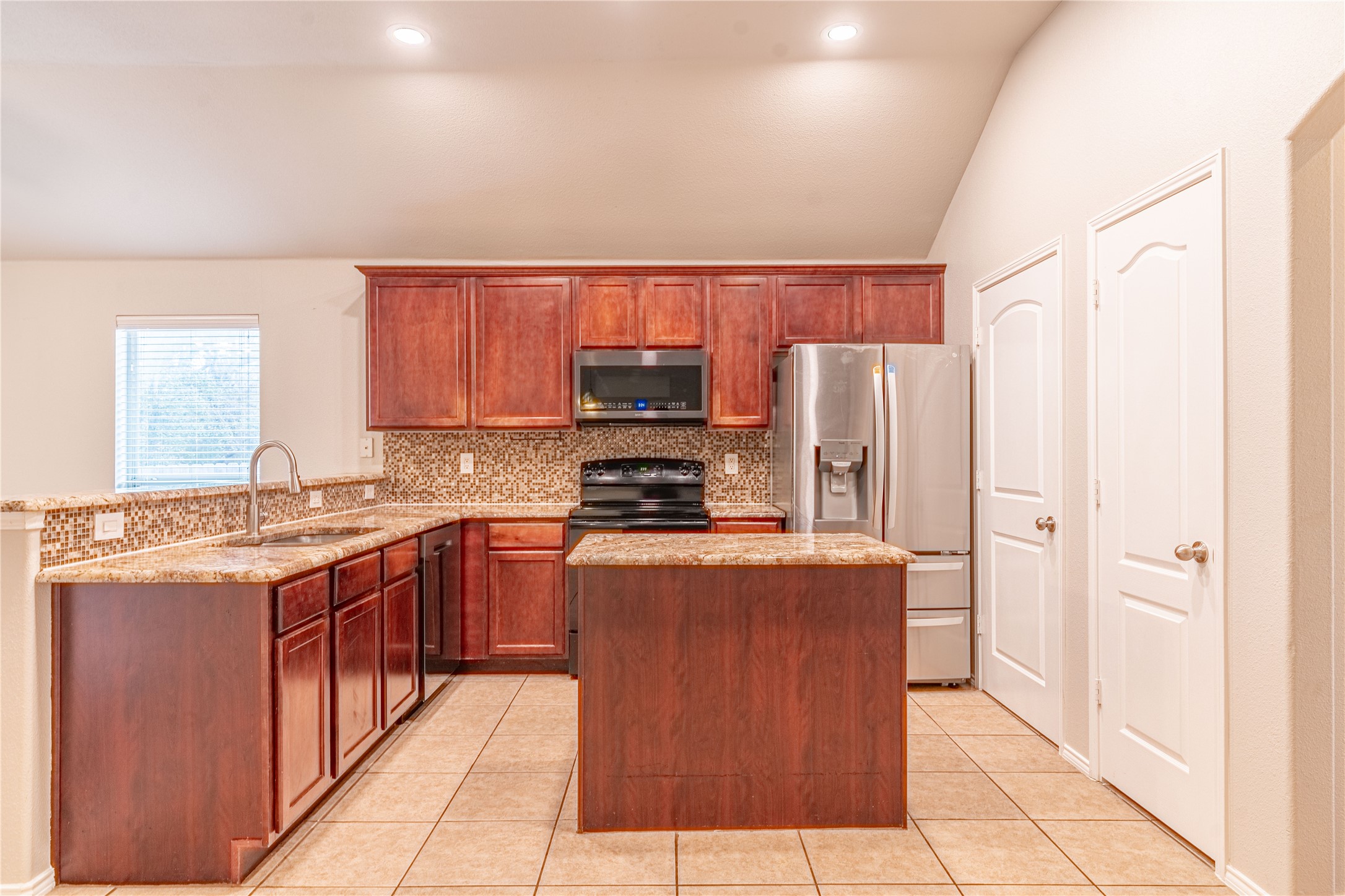 801 Deedee Creek Drive Euless TX 76040