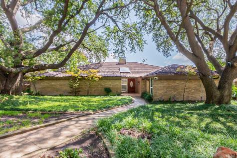 8810 Vista Oaks Circle Dallas TX 75243