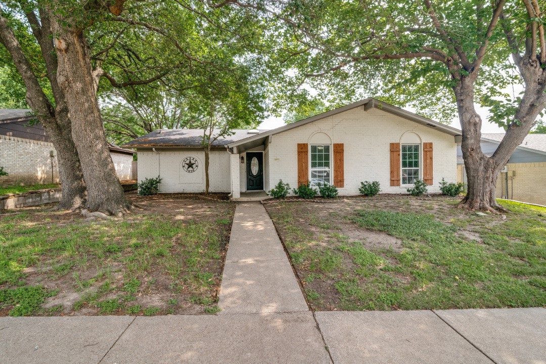 922 Meadowdale Circle Garland TX 75043