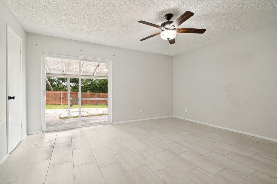922 Meadowdale Circle Garland TX 75043