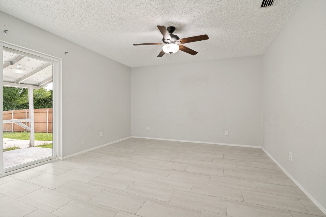 922 Meadowdale Circle Garland TX 75043