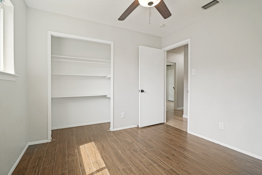 922 Meadowdale Circle Garland TX 75043