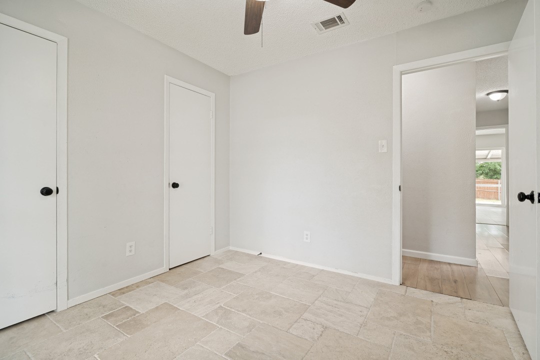 922 Meadowdale Circle Garland TX 75043