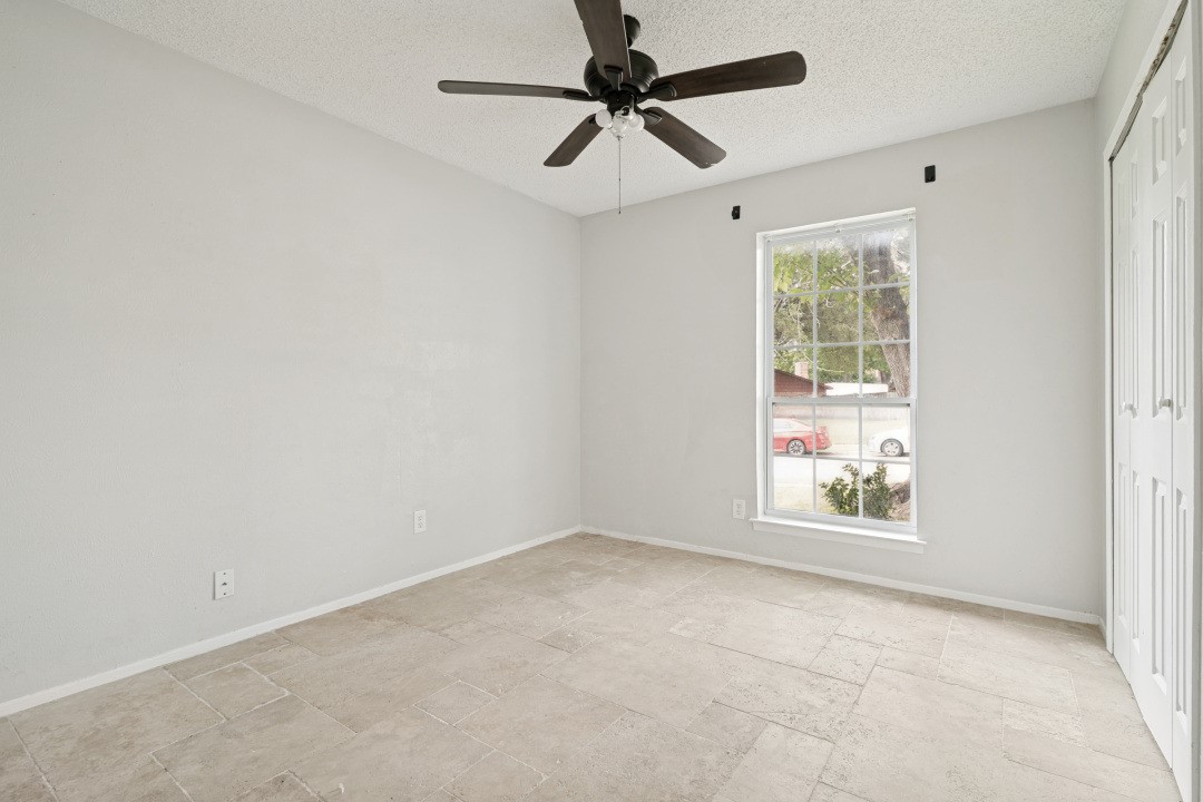 922 Meadowdale Circle Garland TX 75043