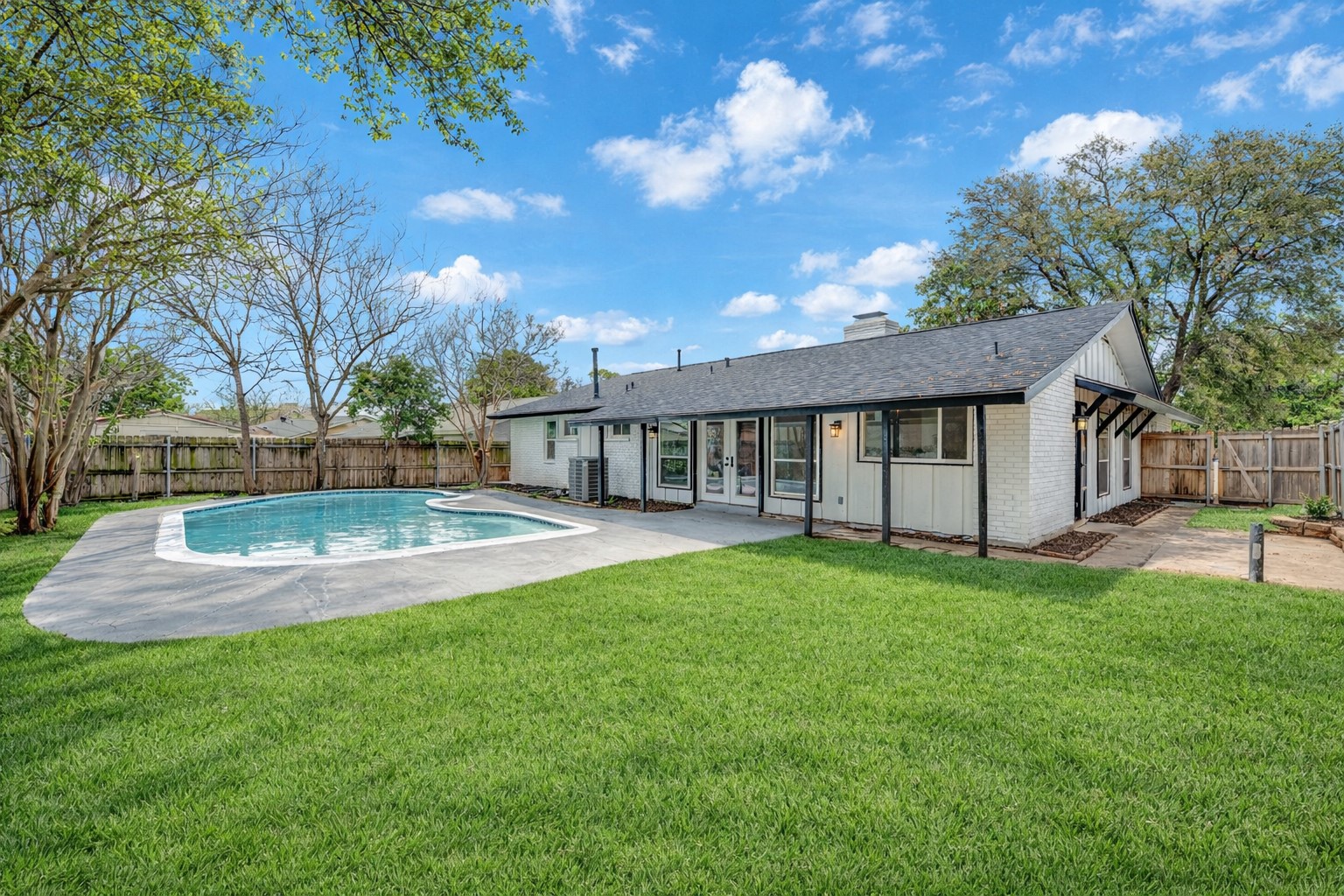 1110 Coronet Street Irving TX 75062