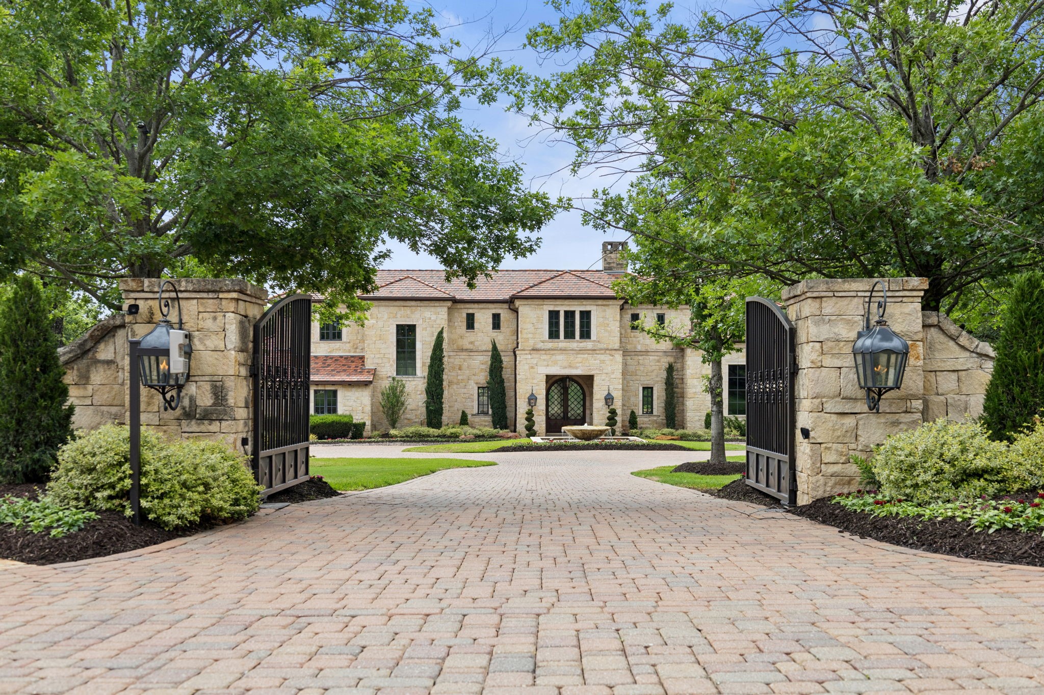 Southlake TX, 690 S Peytonville Avenue
