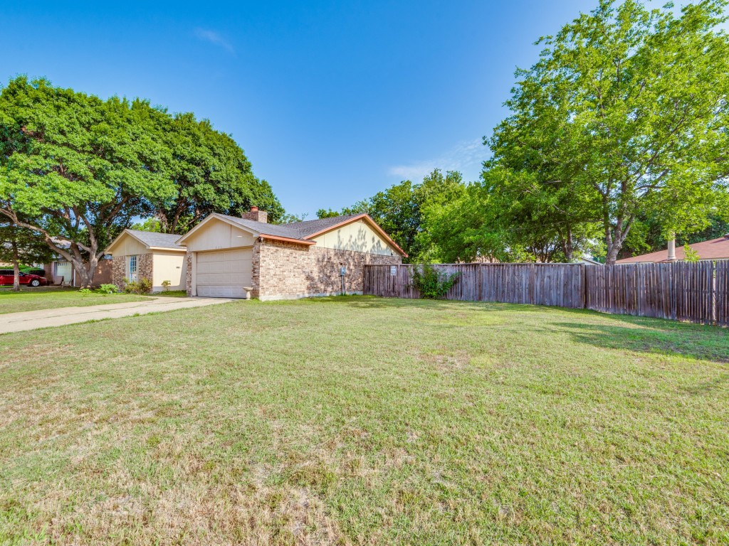 806 Wendy Drive Grand Prairie TX 75052