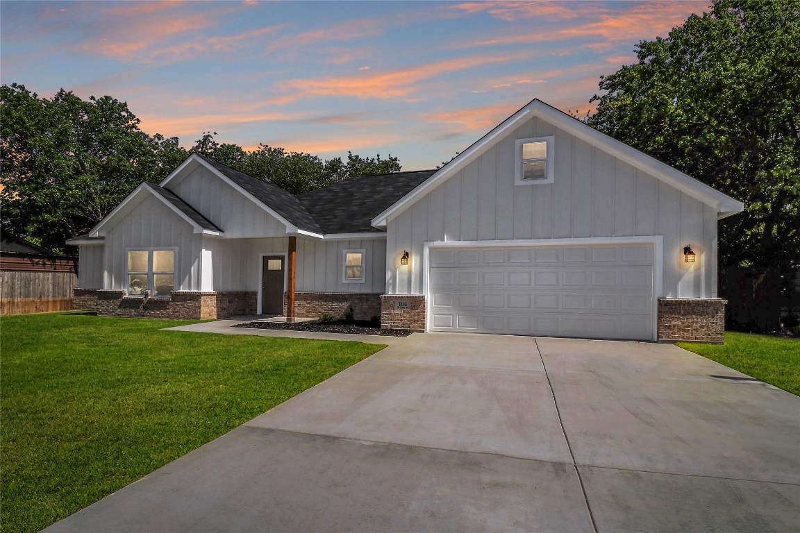 104 W Cotter Avenue Alvarado TX 76009