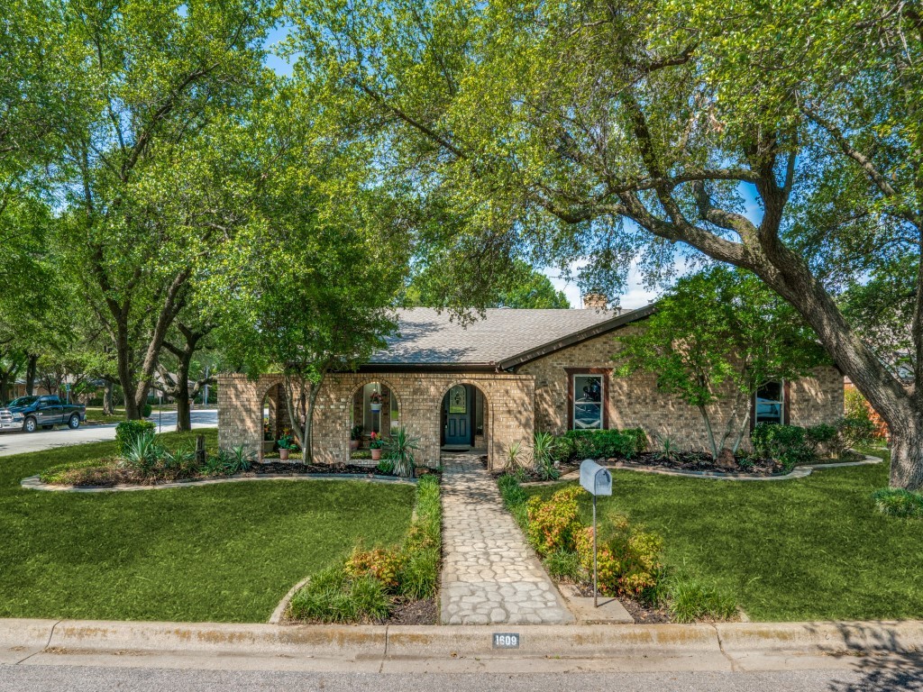 1609 Eastridge Court Hurst TX 76054