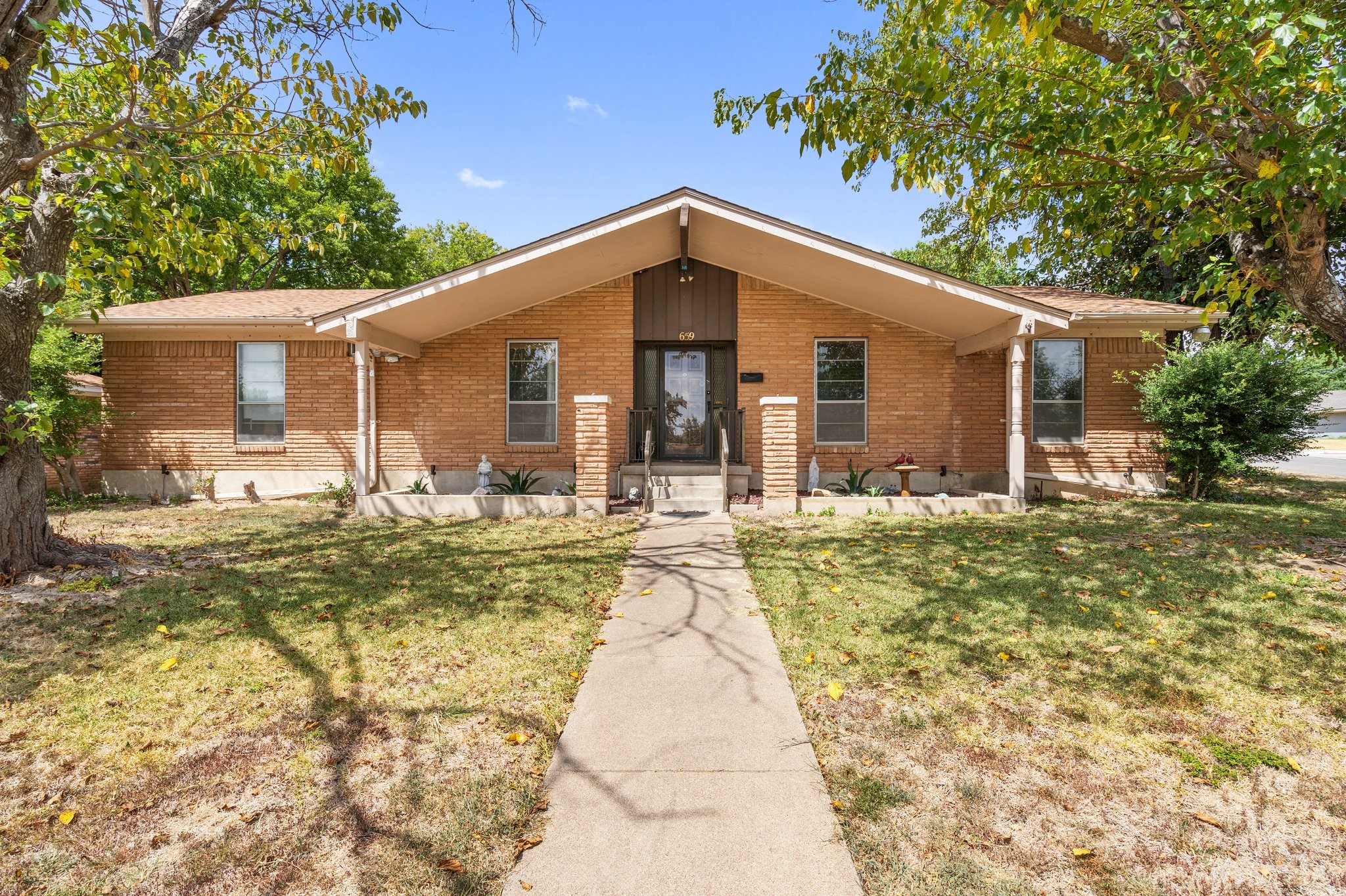 659 E Center Street Duncanville TX 75116