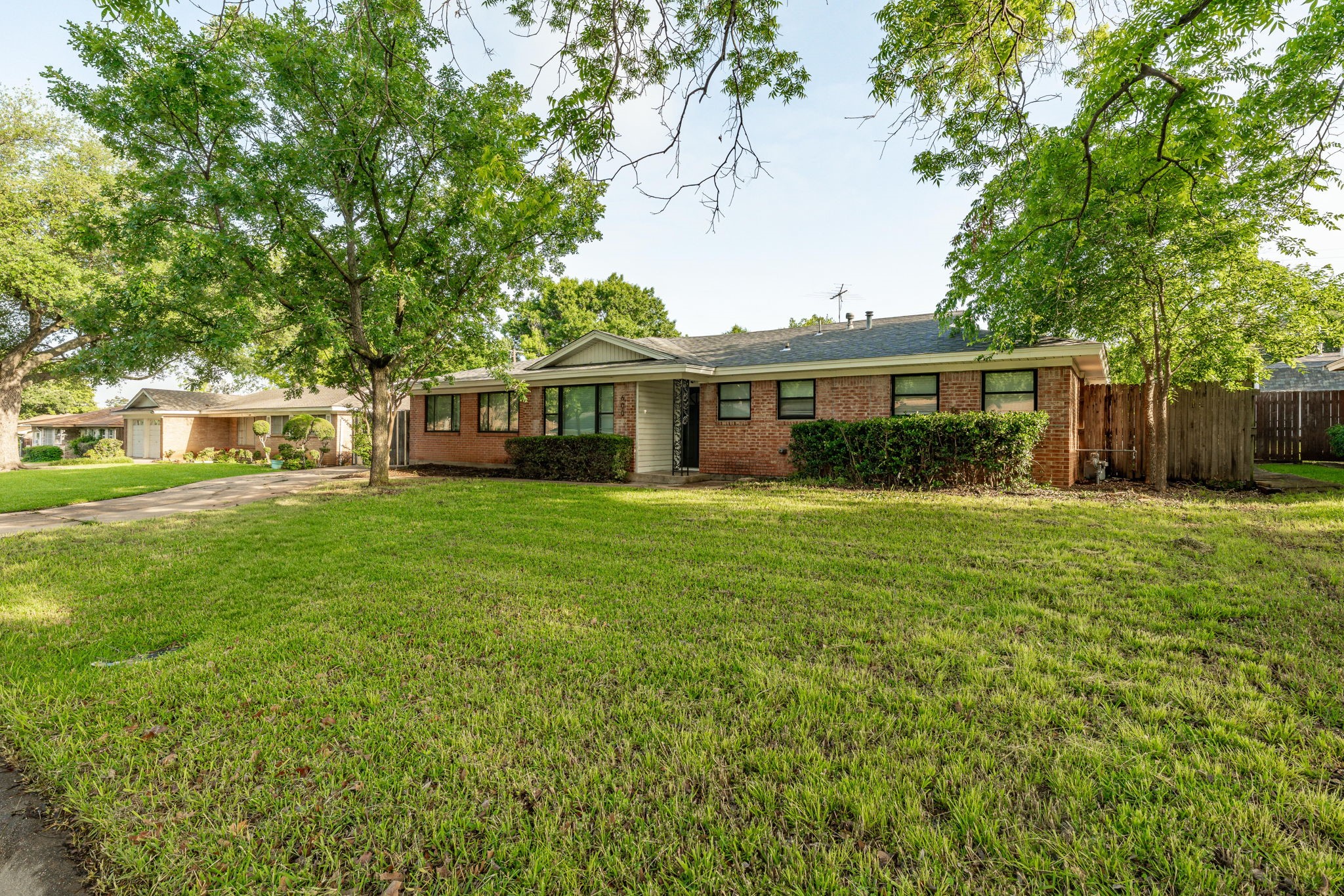 600 Circleview Drive N Hurst TX 76054