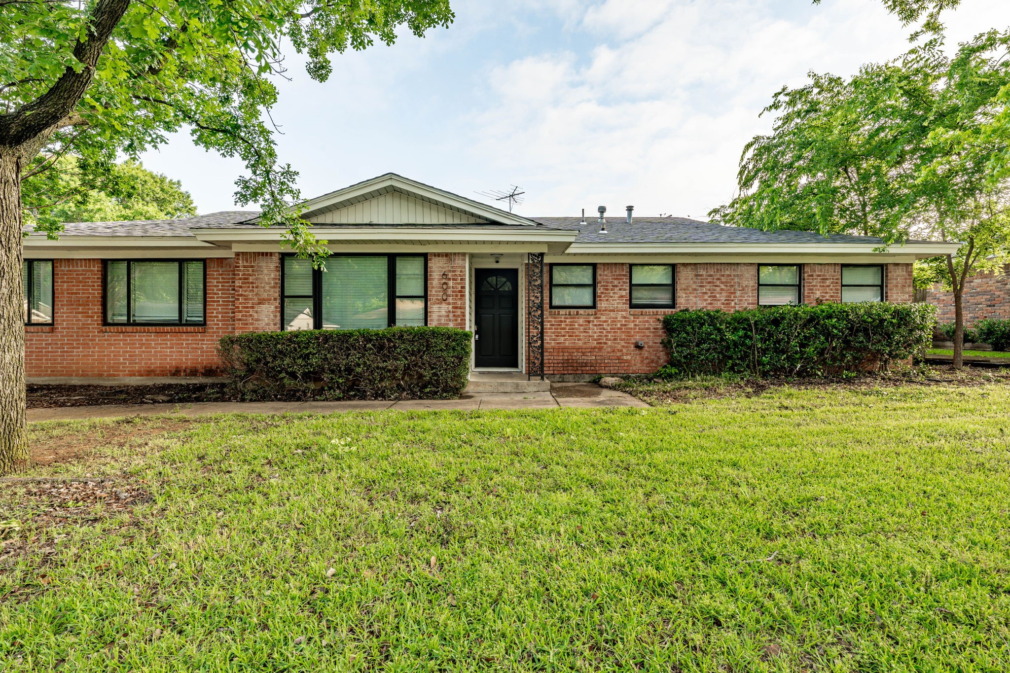 600 Circleview Drive N Hurst TX 76054