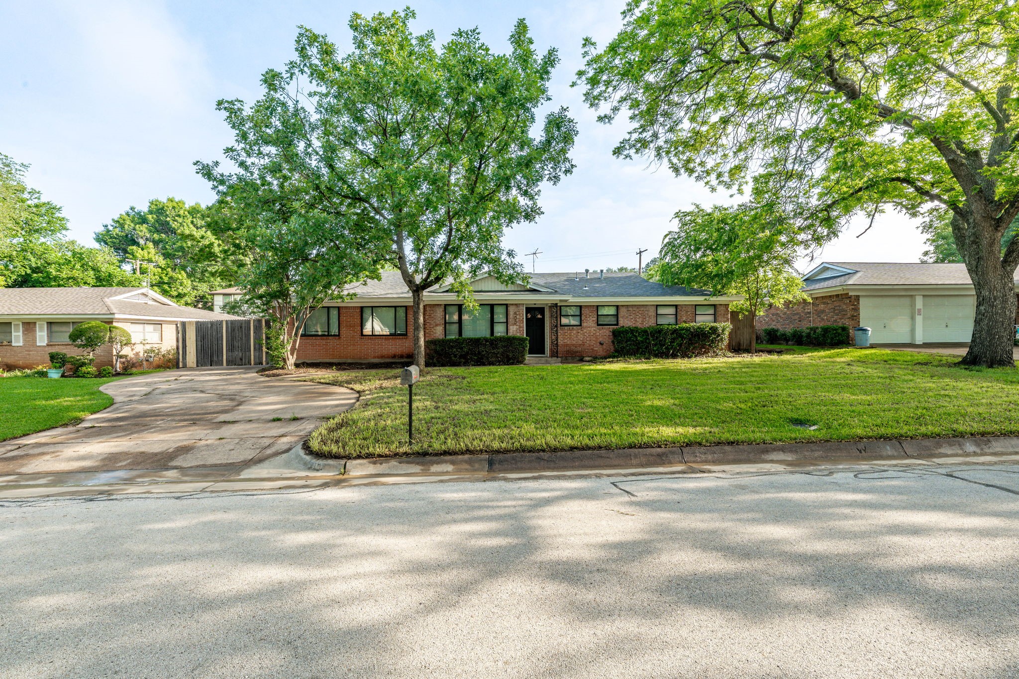 600 Circleview Drive N Hurst TX 76054