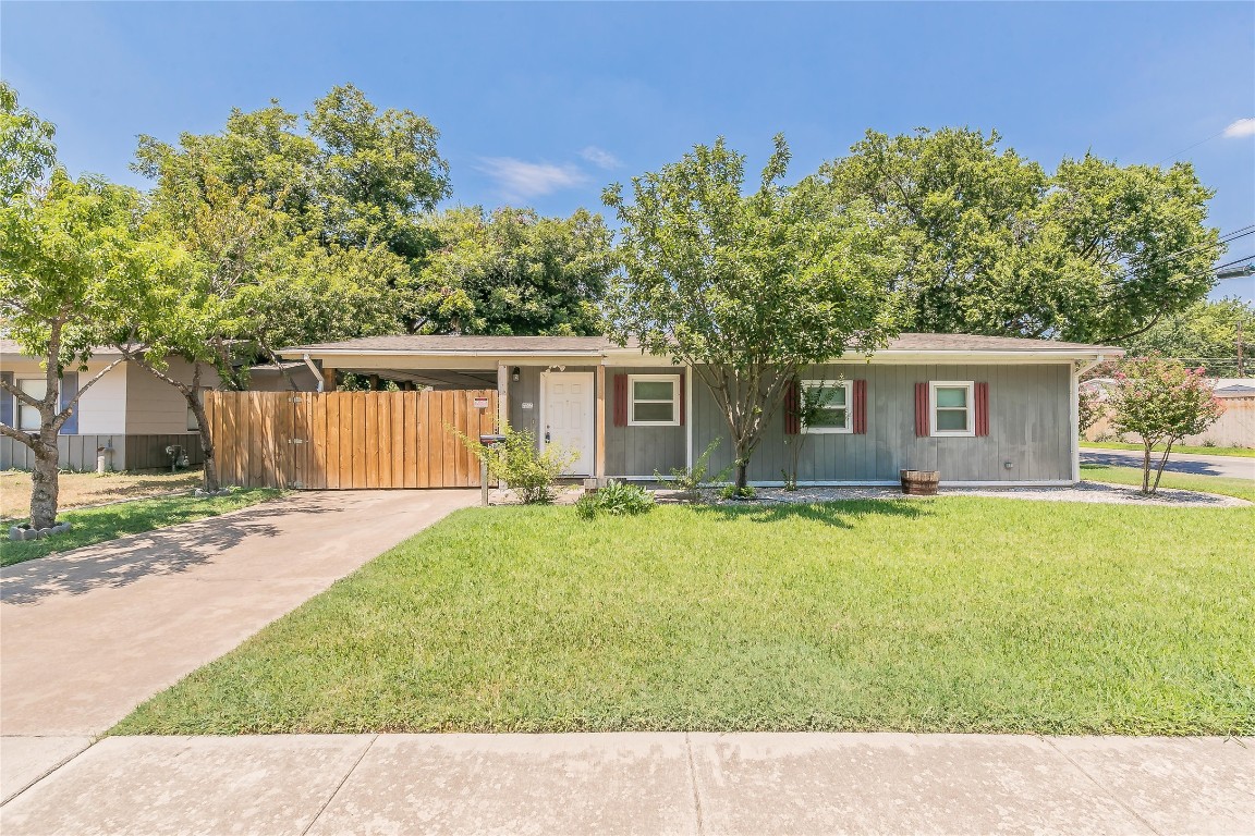 5800 Dennis Avenue Fort Worth TX 76114