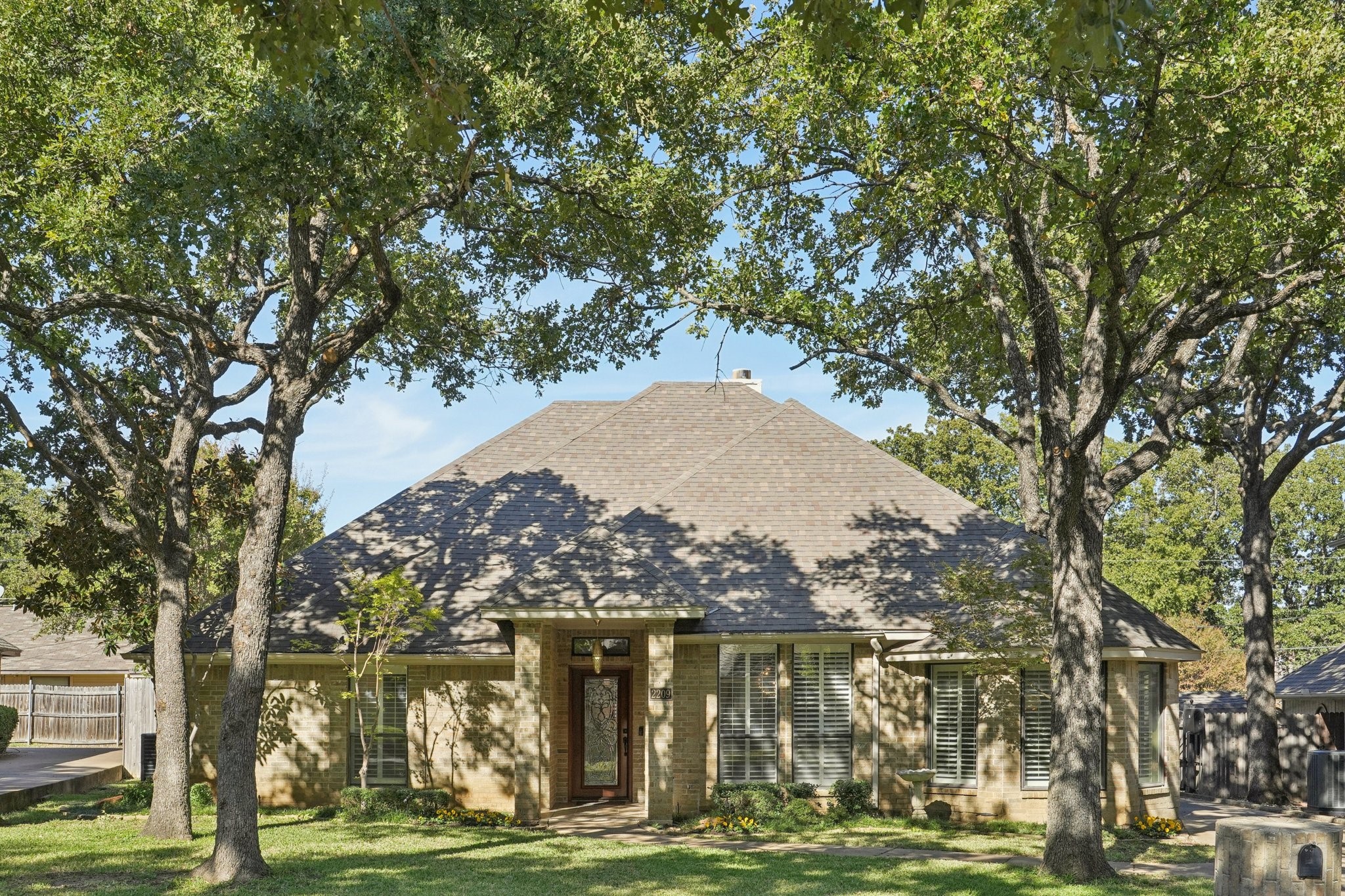 2209 Sand Creek Court Arlington TX 76006