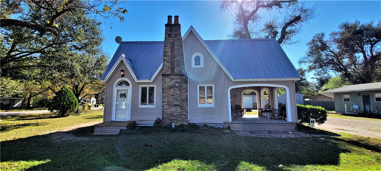306 N Burrow Street Groesbeck TX 76642