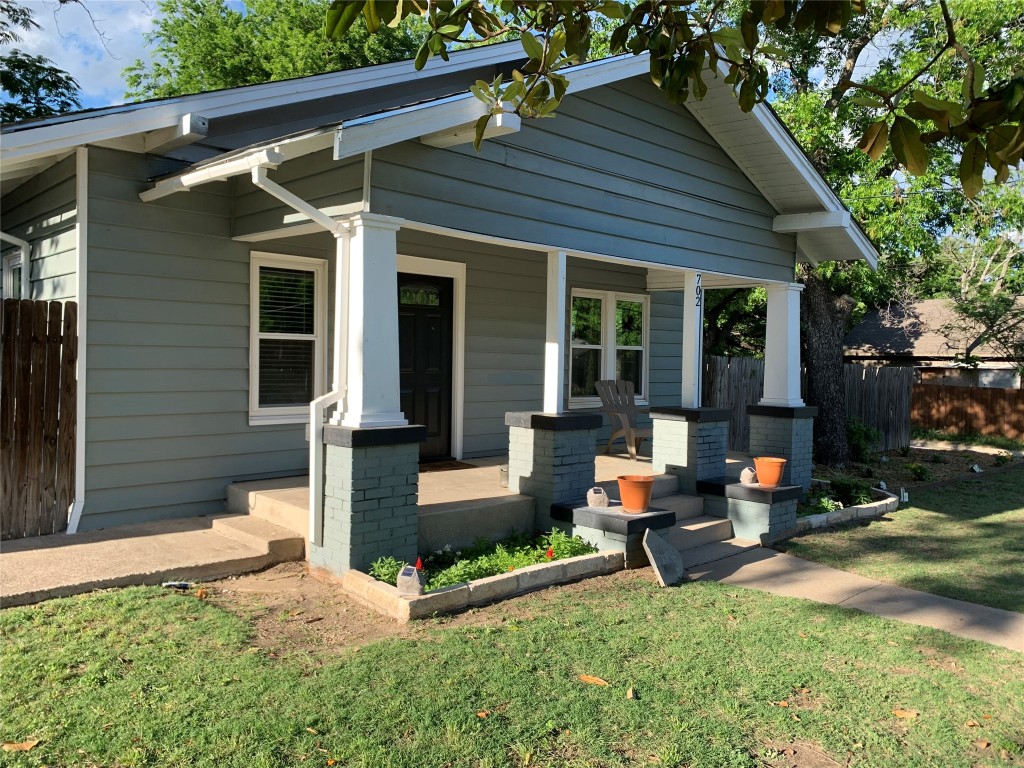 702 W Bridge Street Weatherford TX 76086