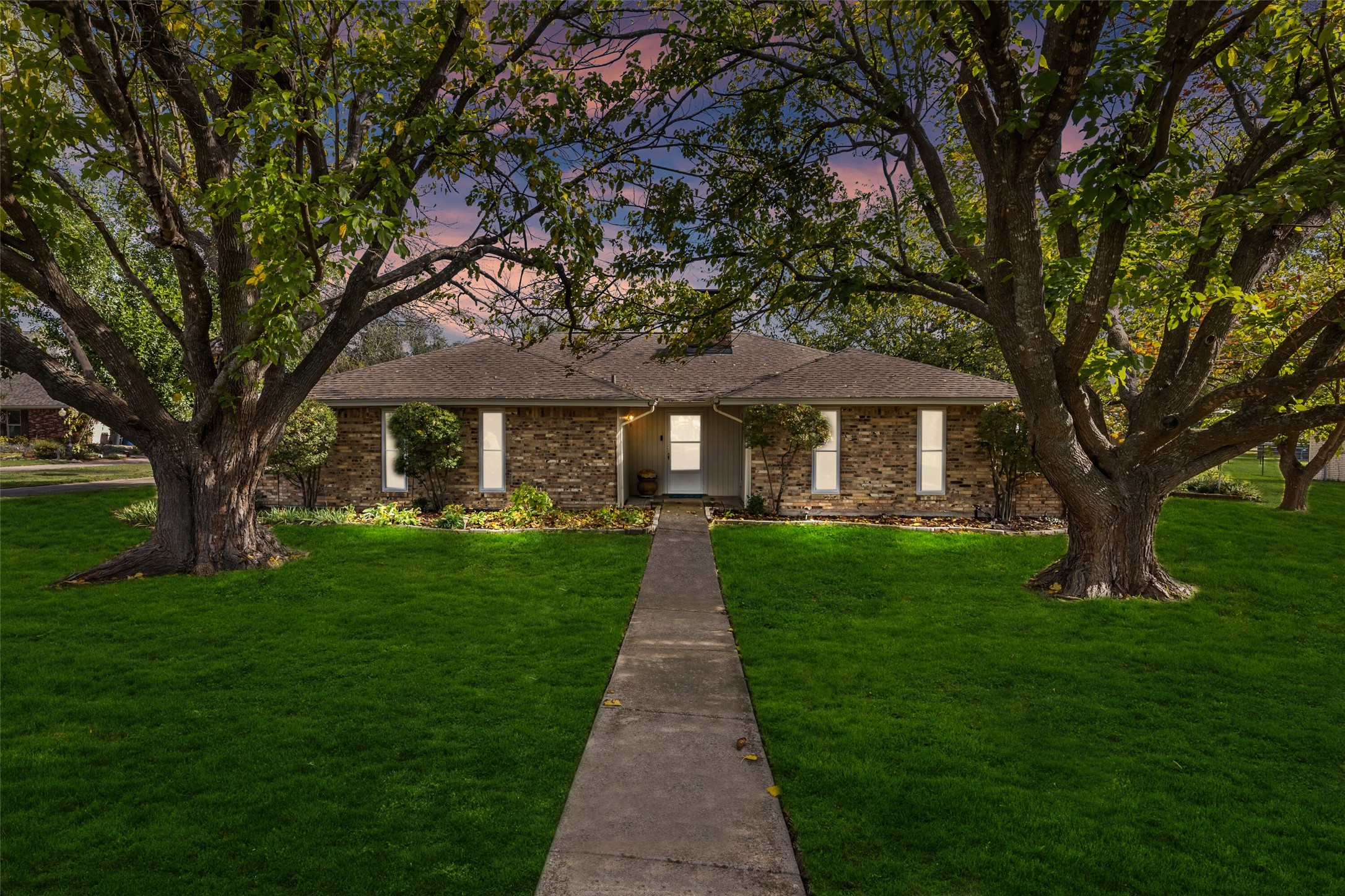 Ovilla TX, 102 Meadowwood Lane