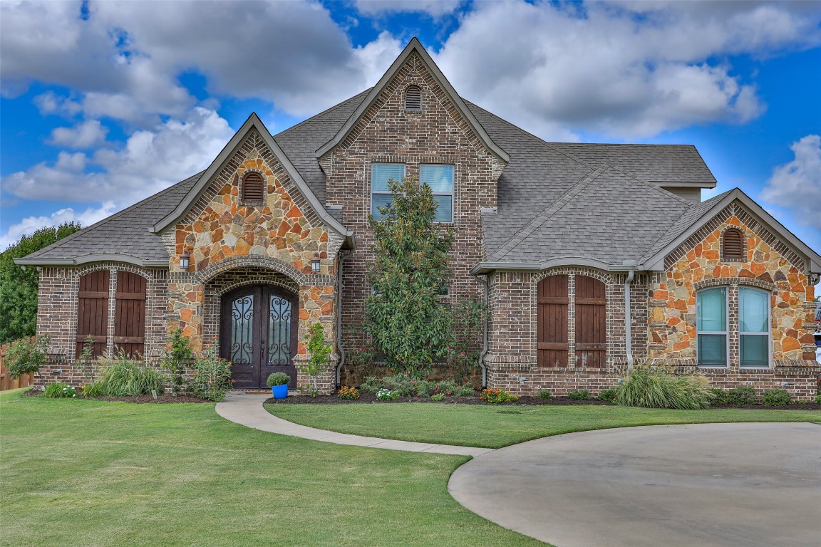 225 Hickory Street Lindsay TX 76250