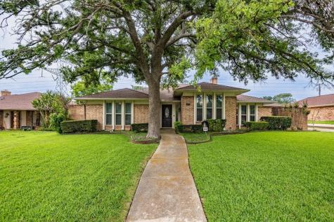 1830 Green Tree Lane Duncanville TX 75137