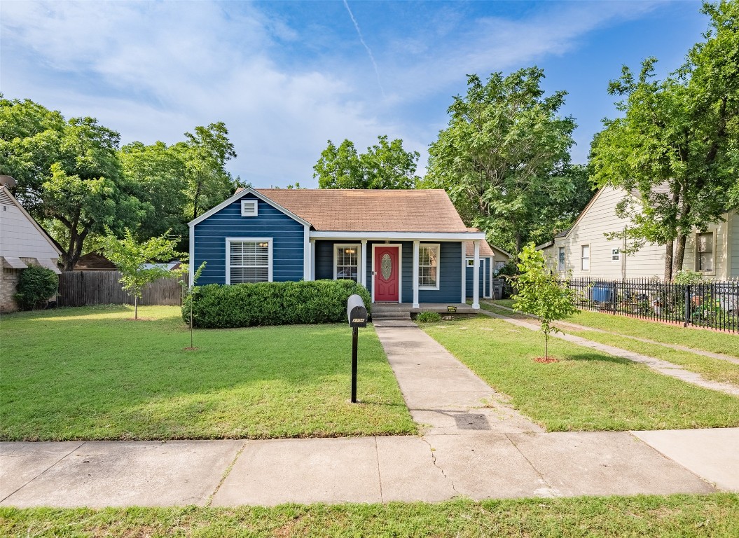 2706 Ivandell Avenue Dallas TX 75211